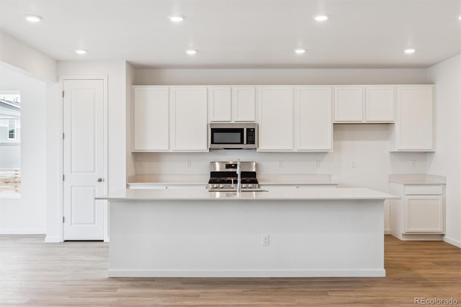 MLS Image #5 for 24720 e 42nd avenue,aurora, Colorado