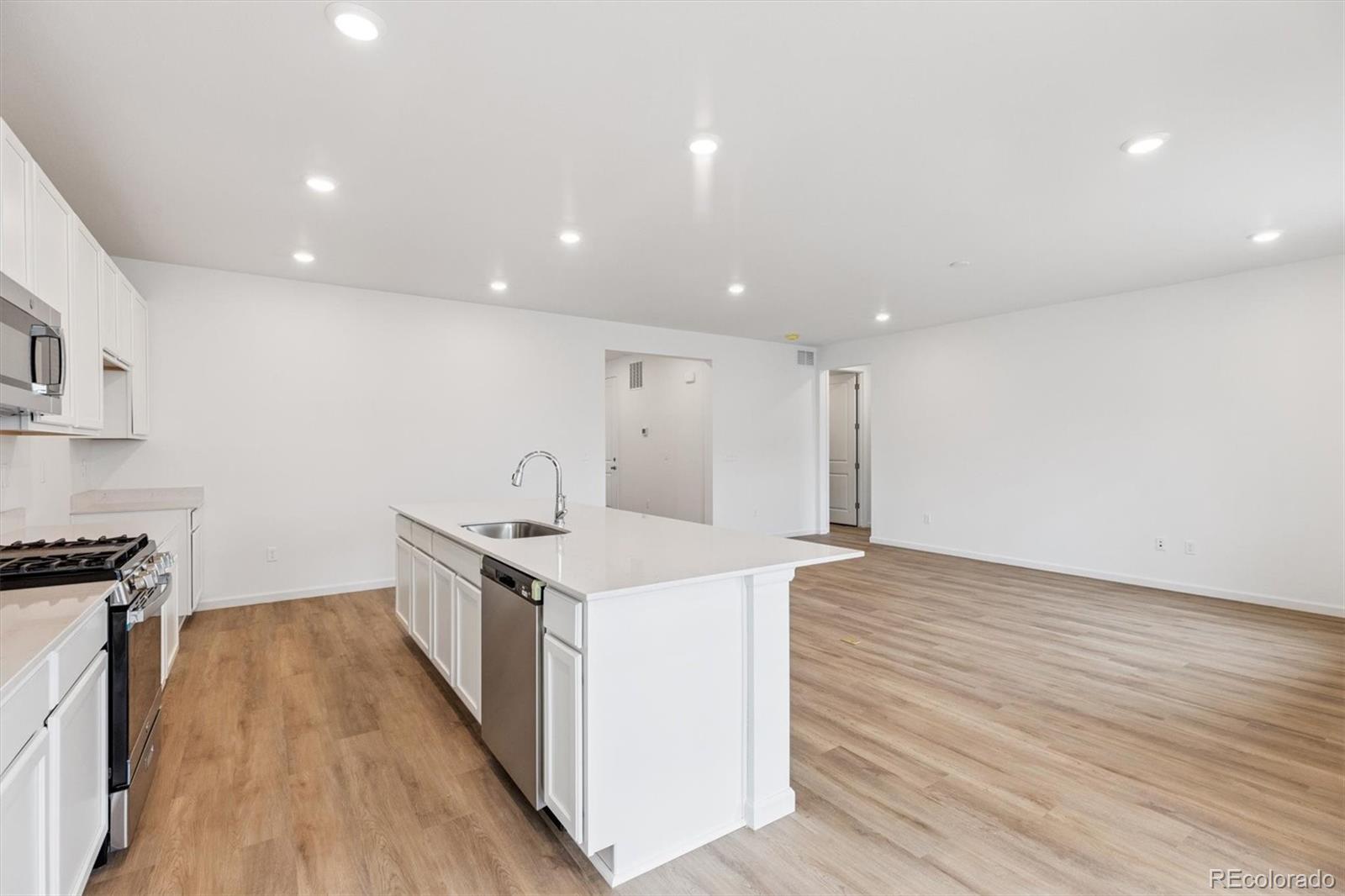MLS Image #9 for 24720 e 42nd avenue,aurora, Colorado