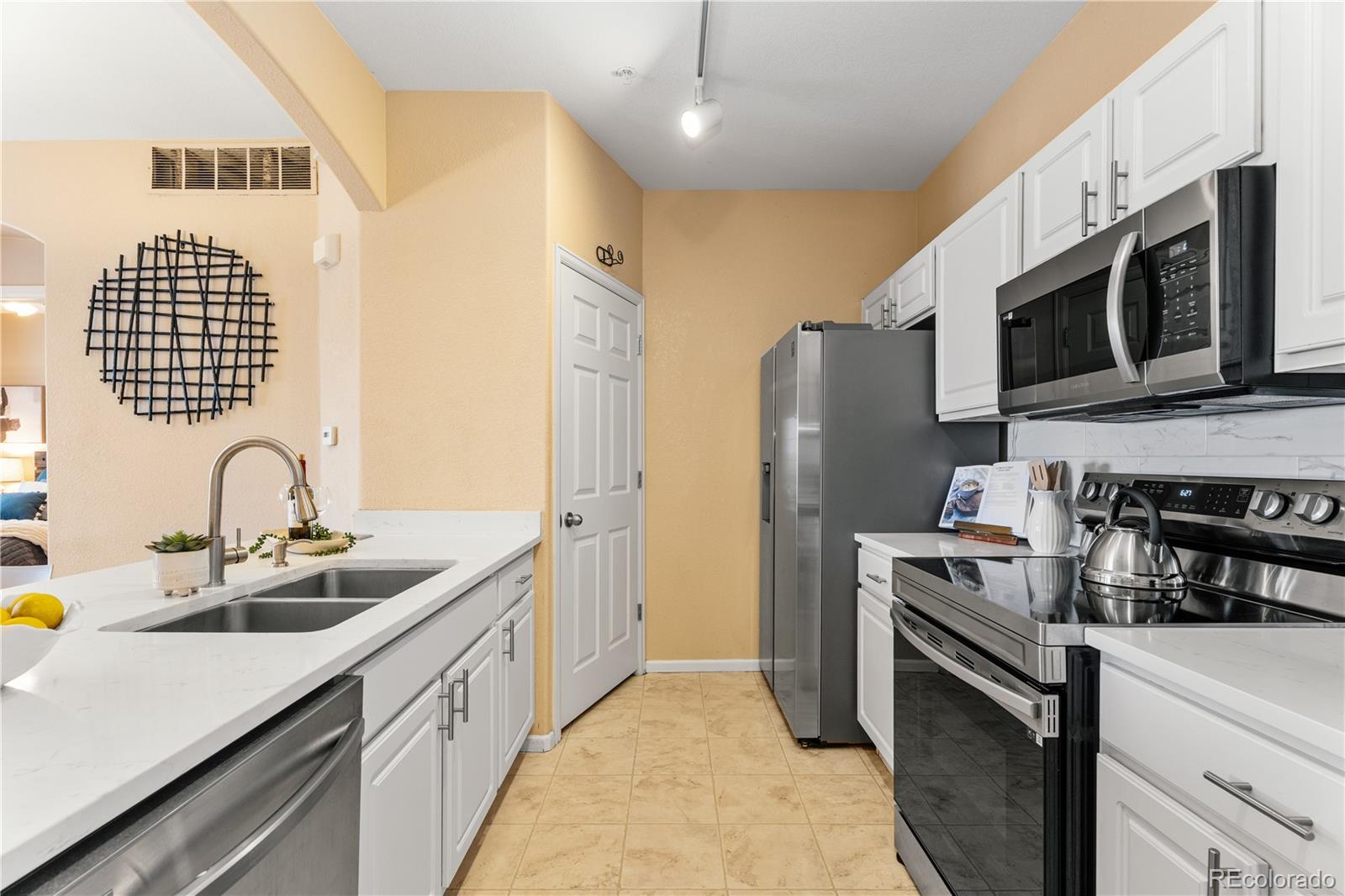 MLS Image #13 for 5255  memphis street,denver, Colorado