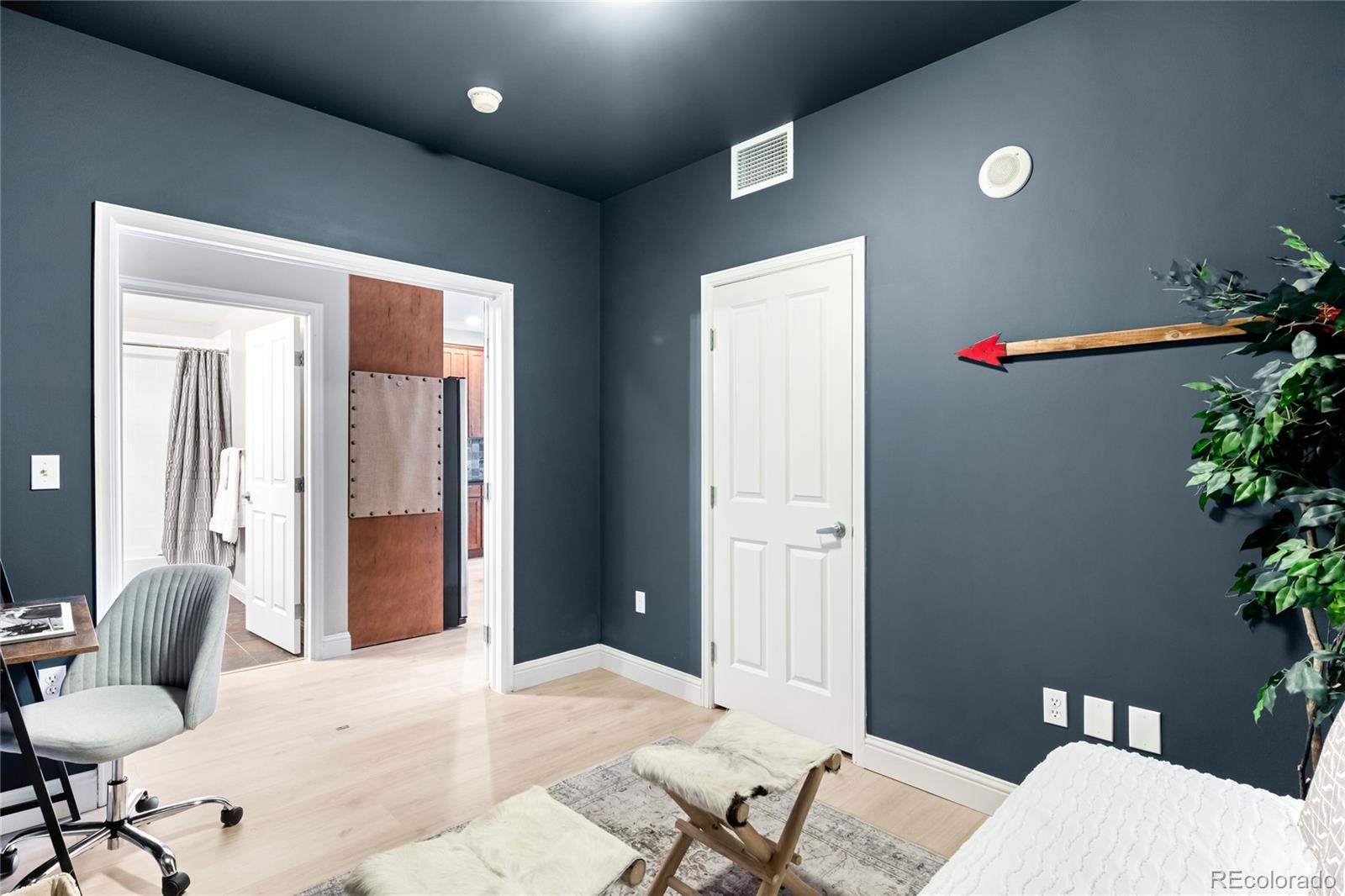 MLS Image #17 for 1950 n logan street 901,denver, Colorado