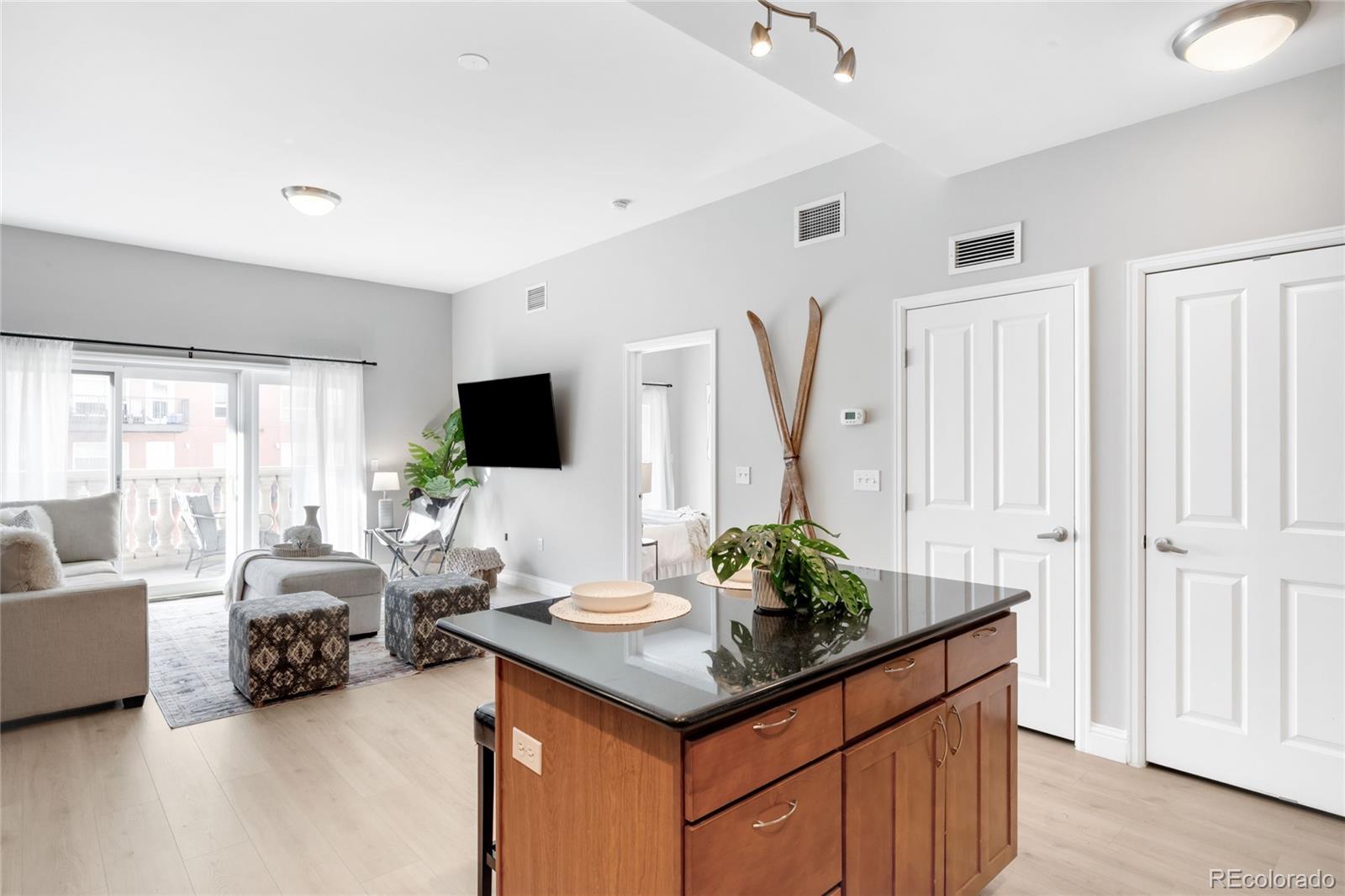 MLS Image #6 for 1950 n logan street 901,denver, Colorado