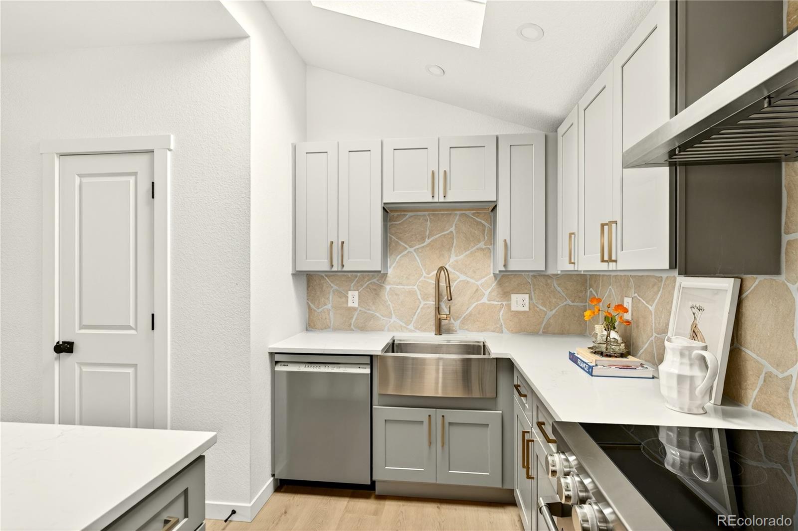 MLS Image #11 for 2429 s leyden street,denver, Colorado