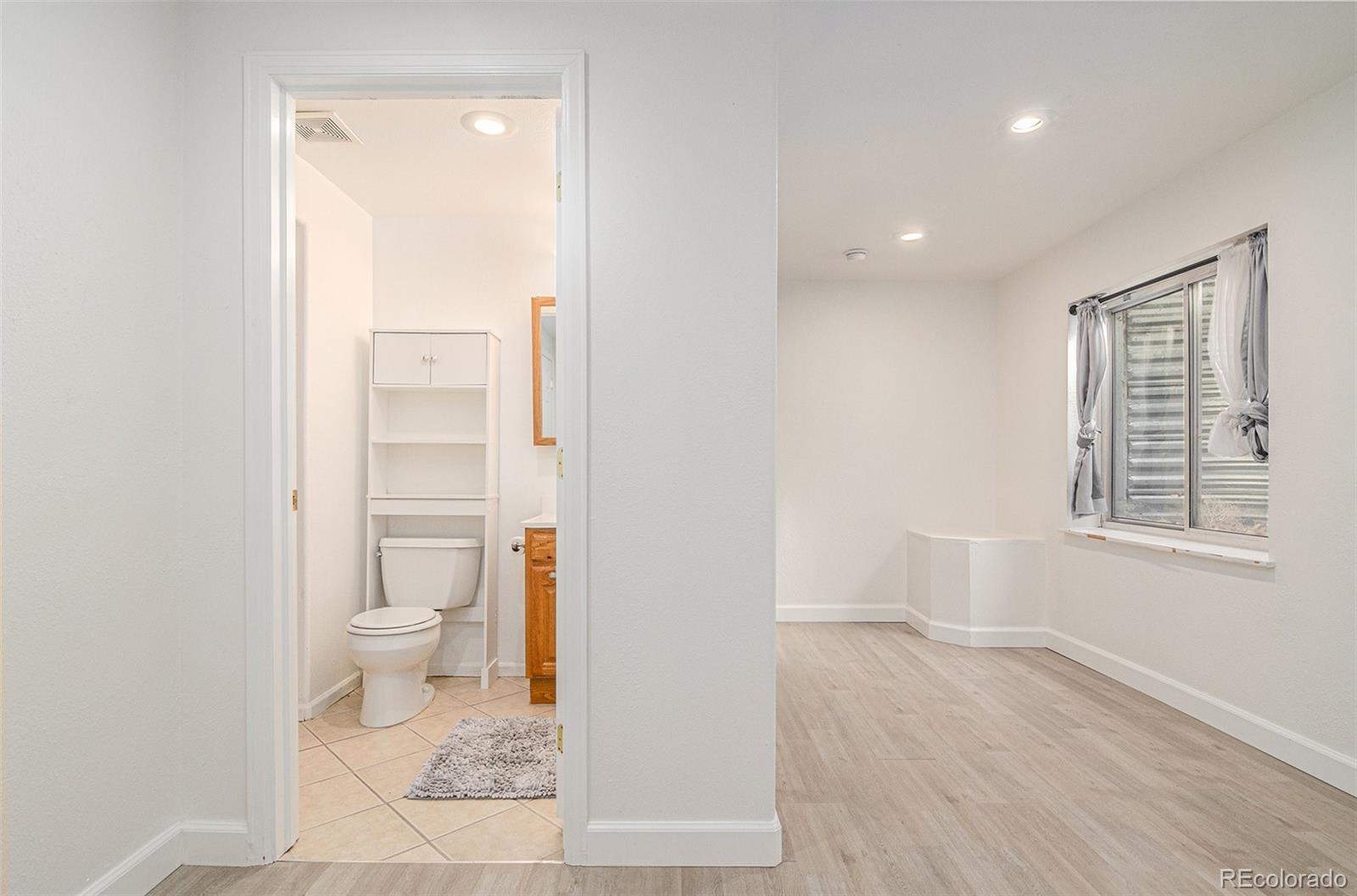 MLS Image #27 for 14436 e elk place,denver, Colorado