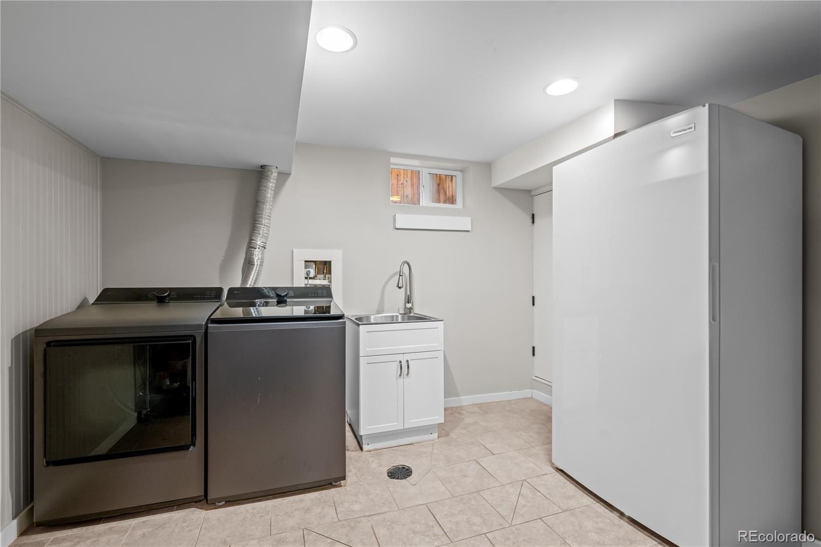 MLS Image #37 for 1331 s gaylord street,denver, Colorado