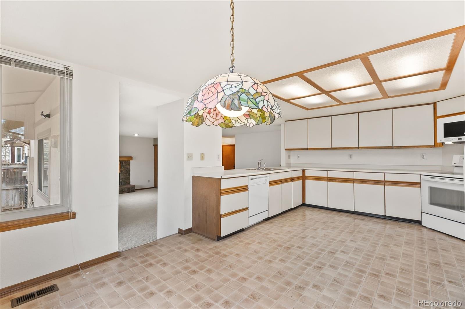 MLS Image #13 for 11303 e warren avenue,aurora, Colorado