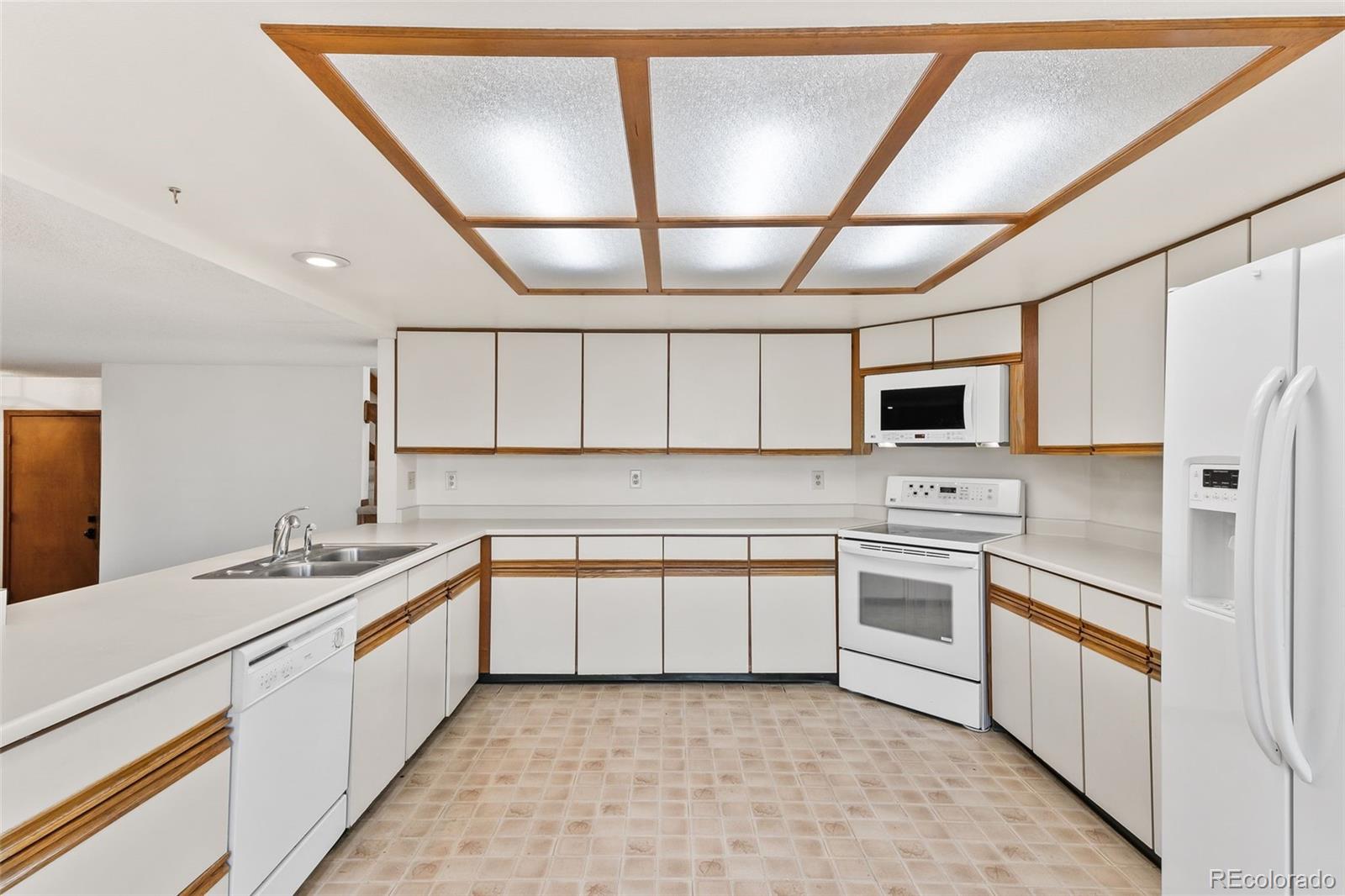MLS Image #15 for 11303 e warren avenue,aurora, Colorado