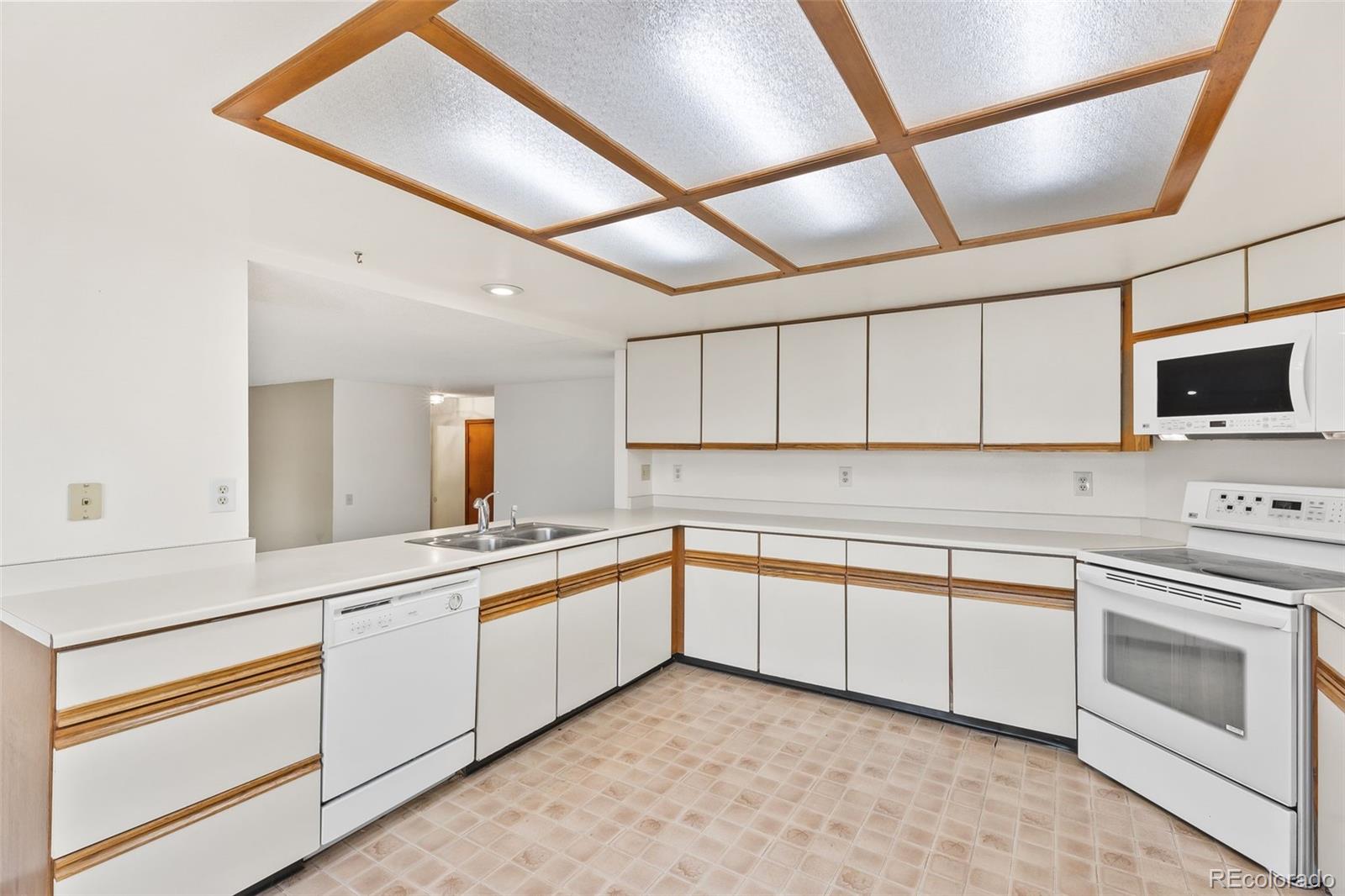 MLS Image #16 for 11303 e warren avenue,aurora, Colorado