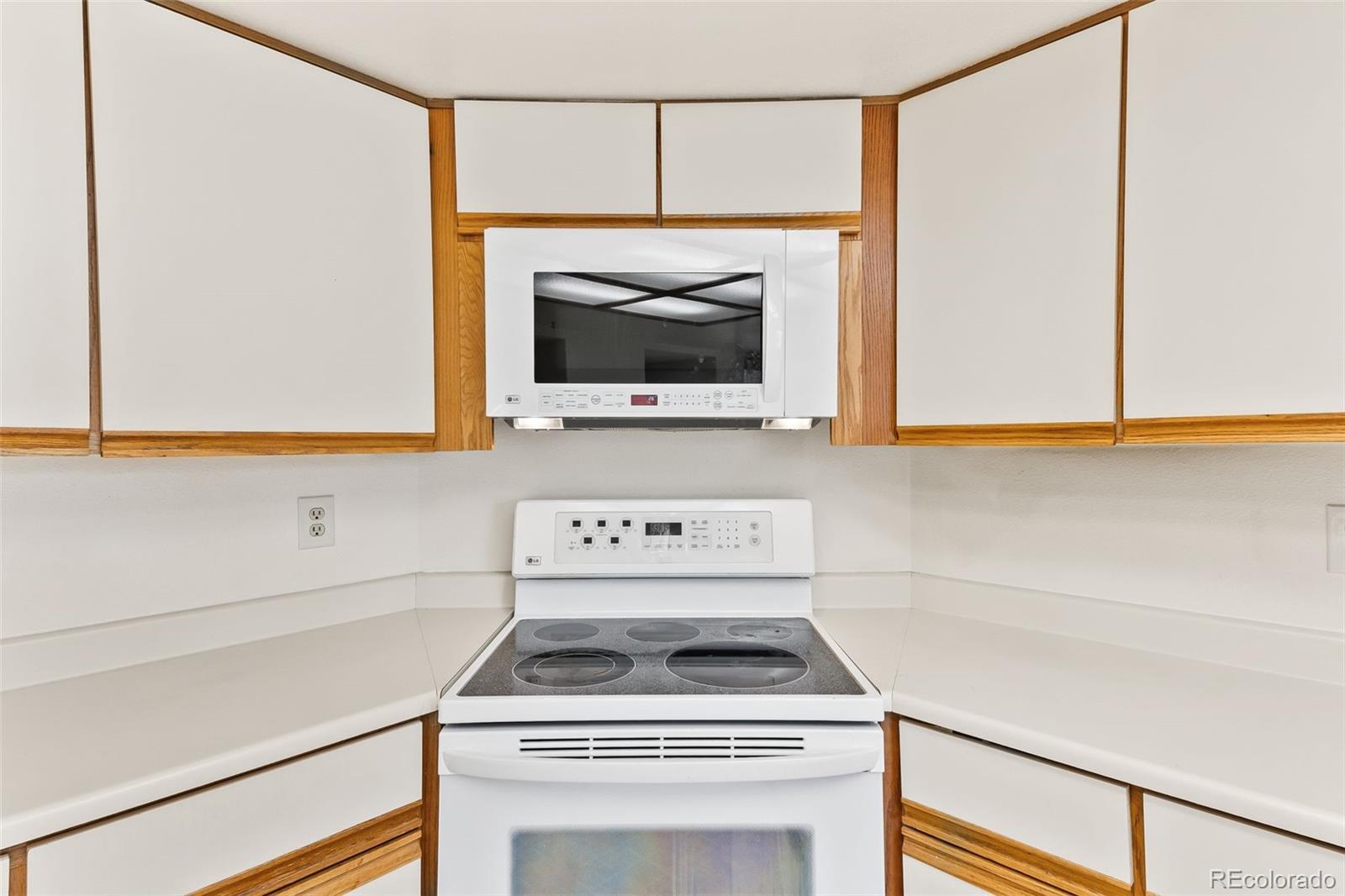 MLS Image #17 for 11303 e warren avenue,aurora, Colorado