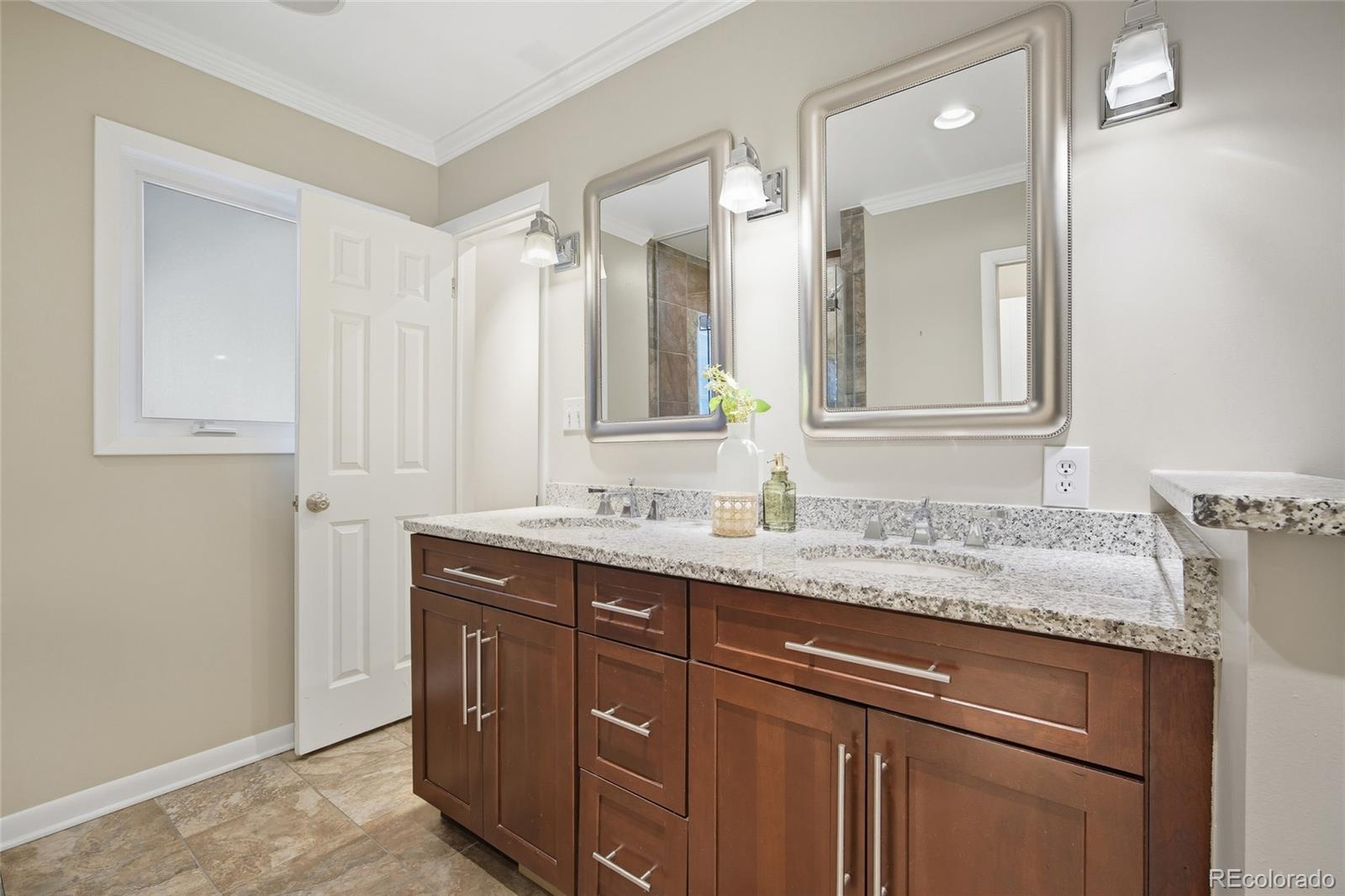 MLS Image #18 for 335  leyden street,denver, Colorado