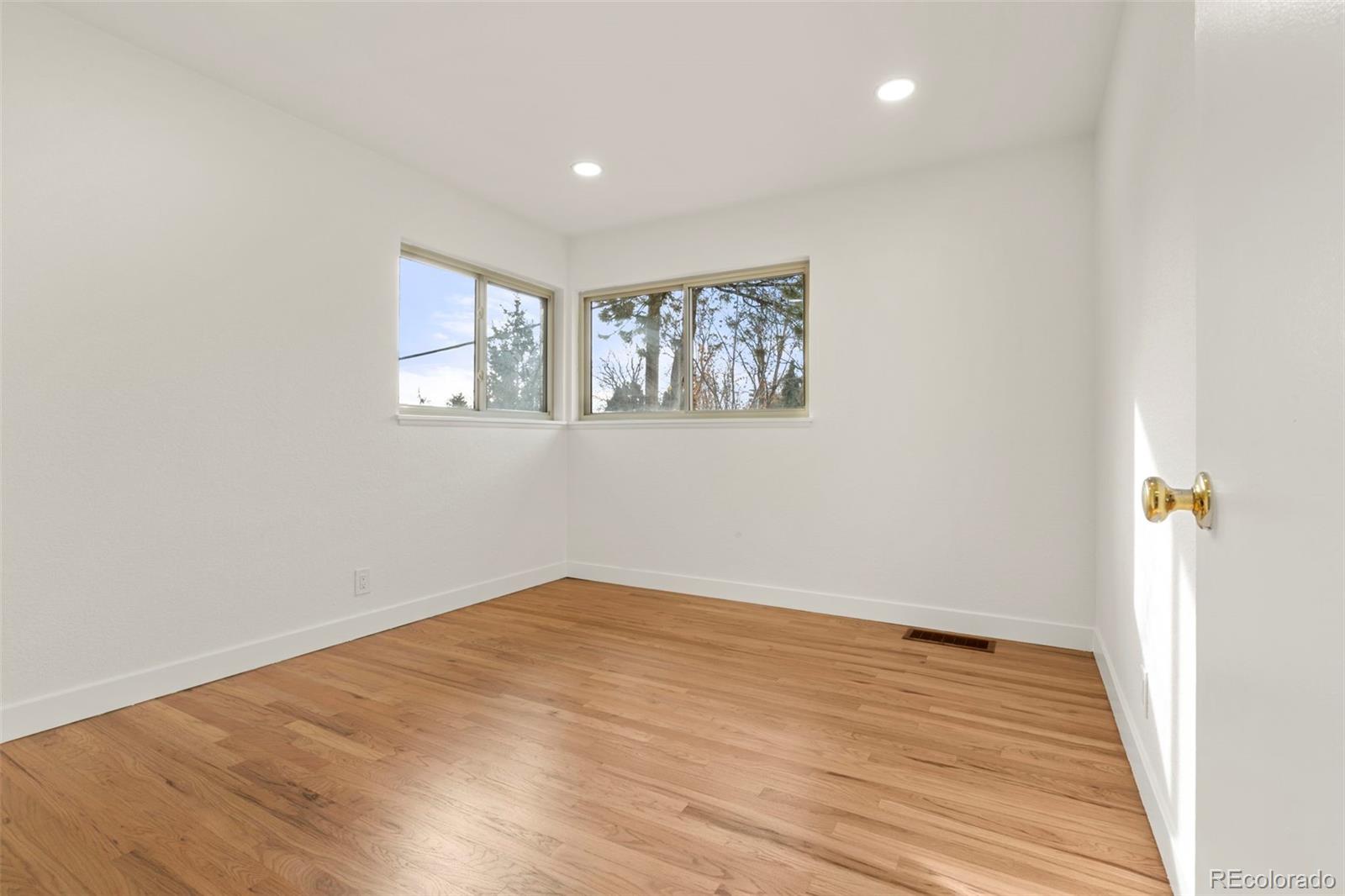 MLS Image #24 for 2660 s dahlia street,denver, Colorado