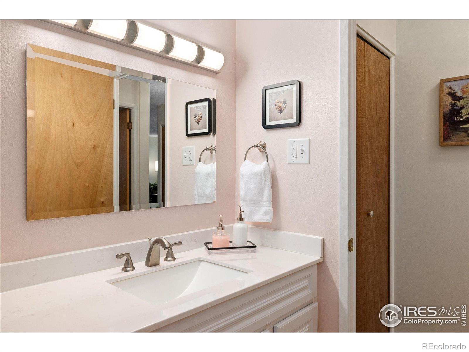 MLS Image #13 for 660 s alton way,denver, Colorado