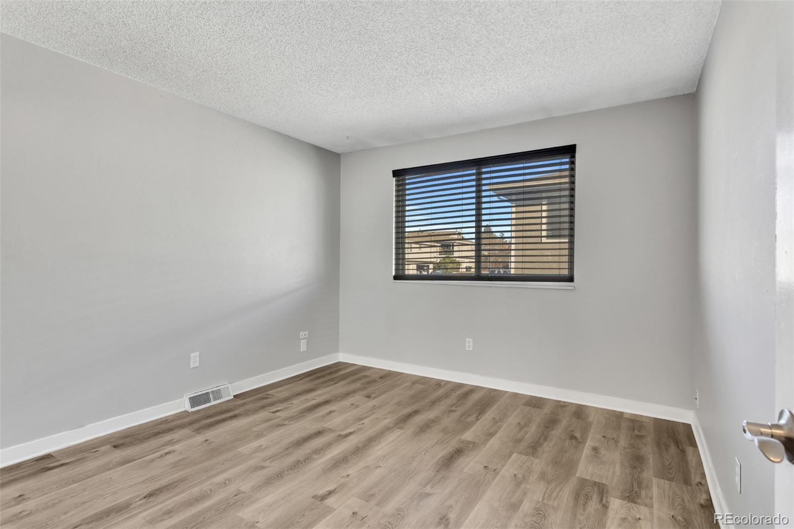 MLS Image #11 for 14590 e 13th avenue ,aurora, Colorado