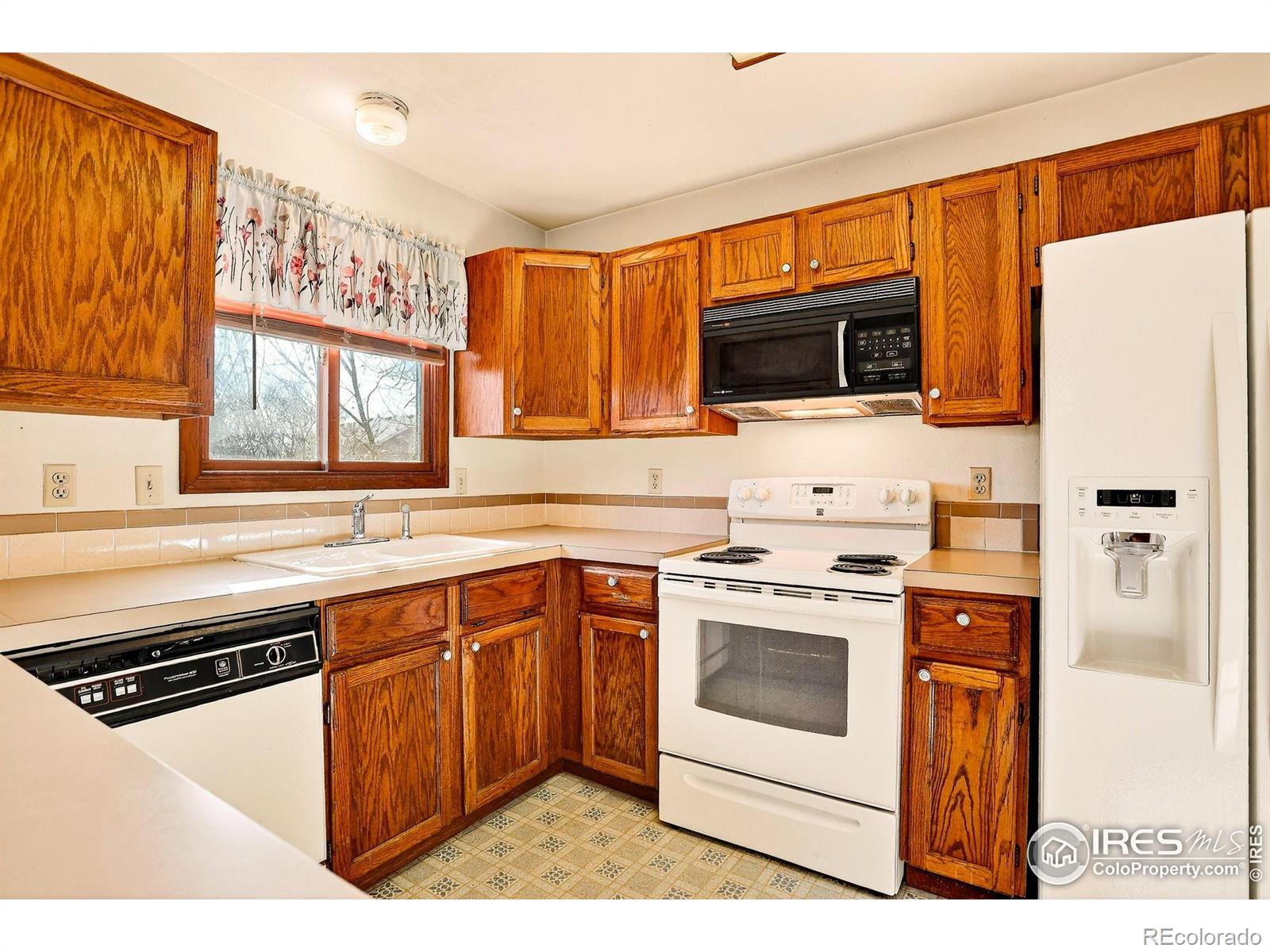MLS Image #3 for 809  jay place,berthoud, Colorado