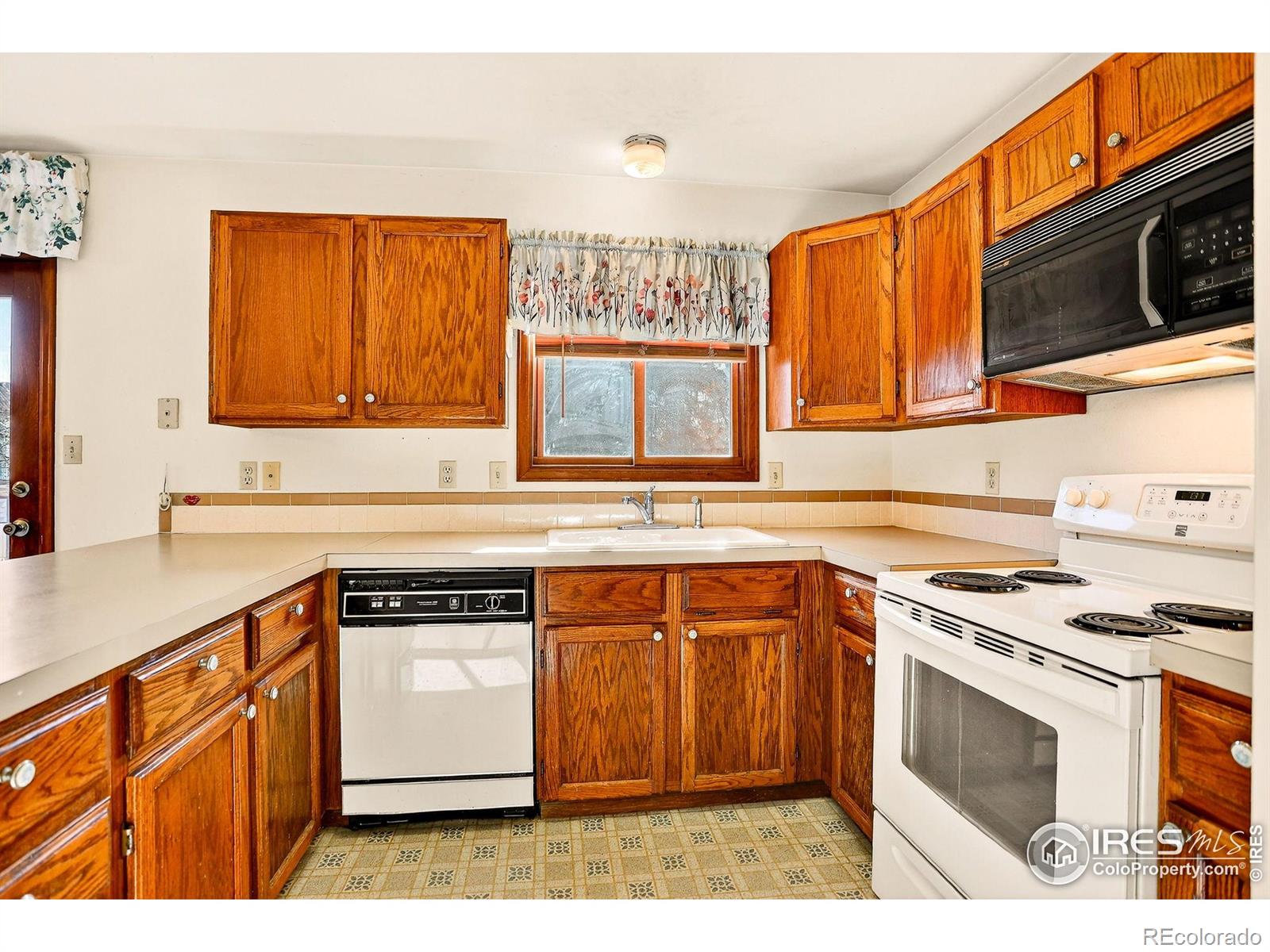 MLS Image #4 for 809  jay place,berthoud, Colorado