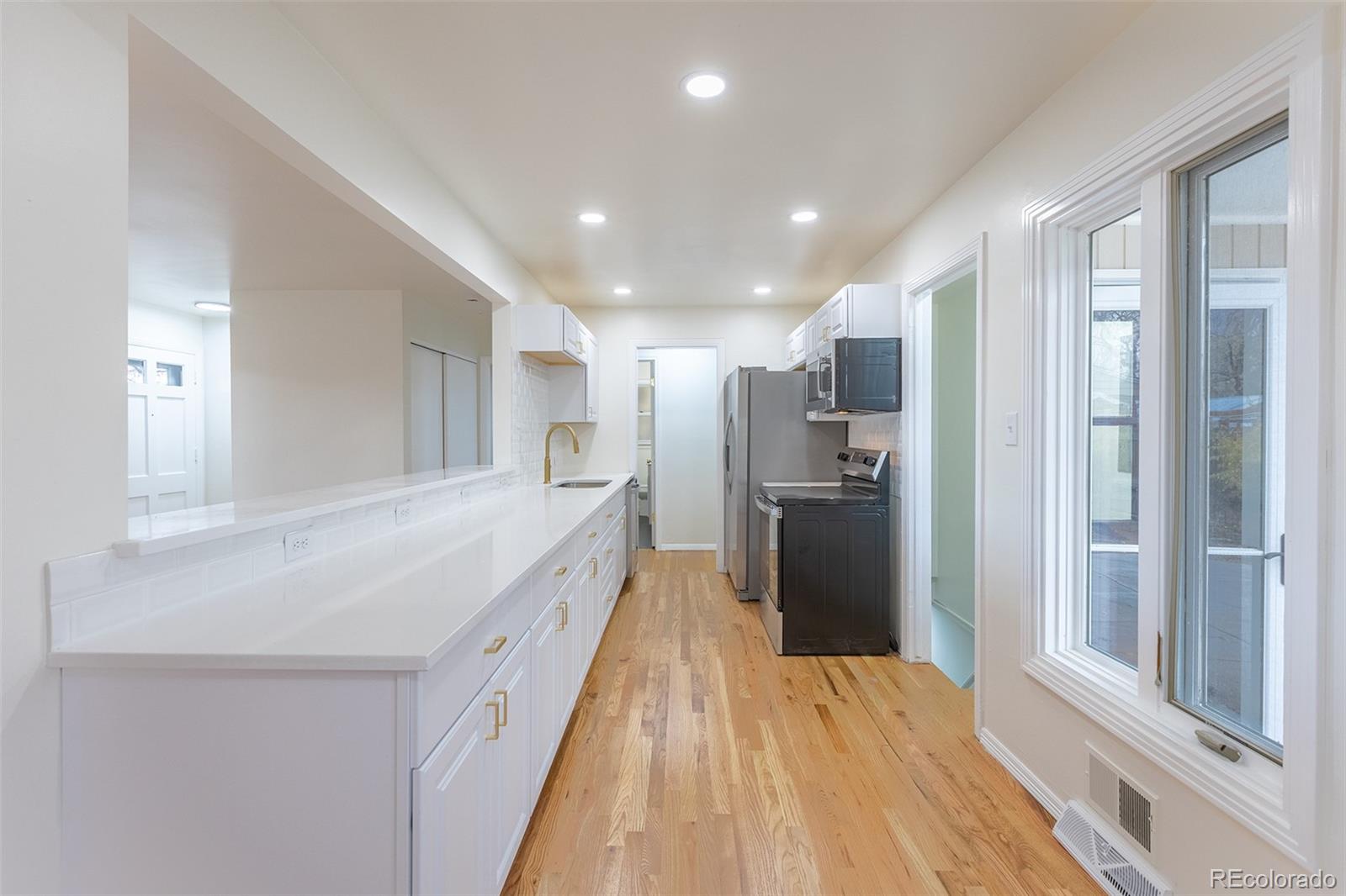MLS Image #4 for 2820 s ivanhoe street,denver, Colorado