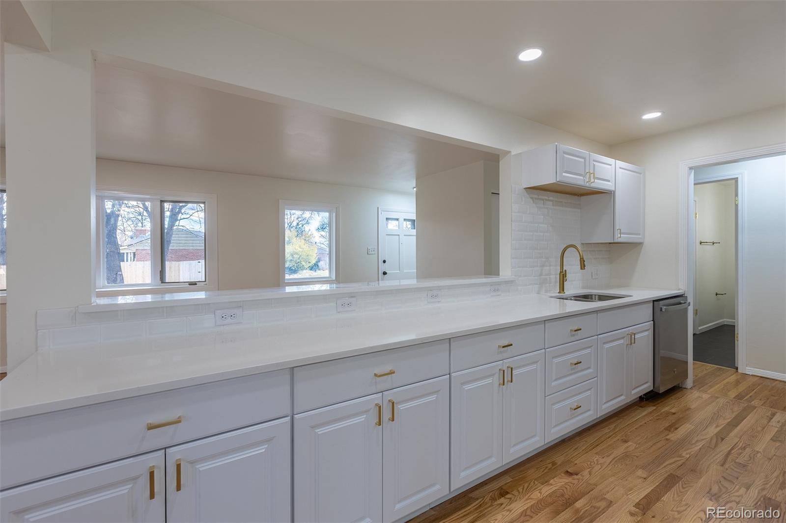 MLS Image #5 for 2820 s ivanhoe street,denver, Colorado