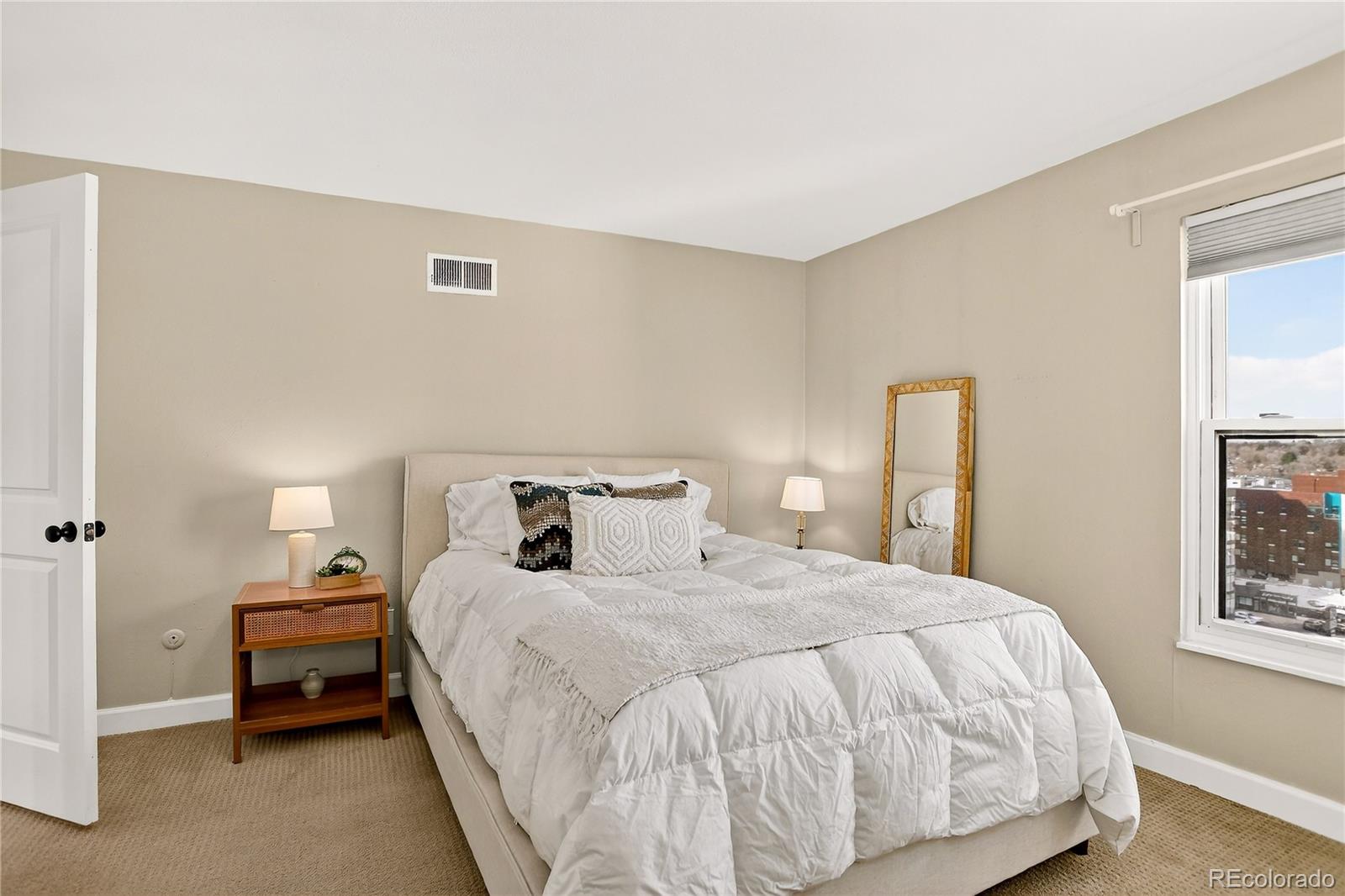 MLS Image #10 for 2  adams street 1401,denver, Colorado