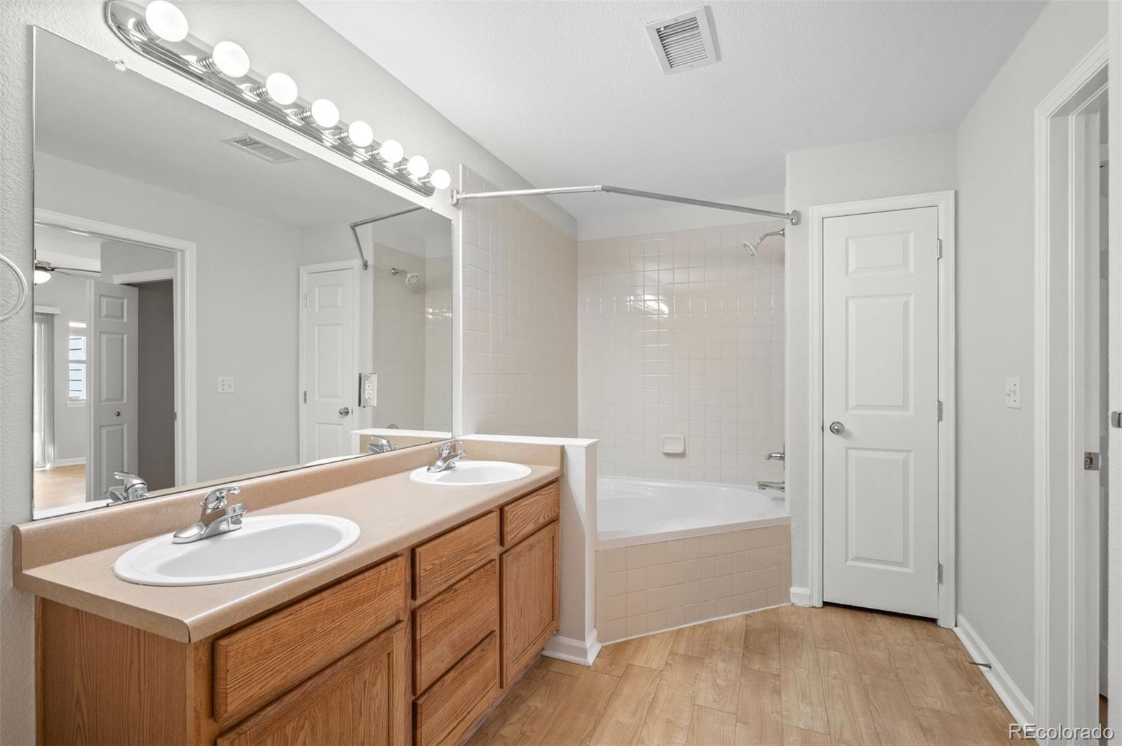 MLS Image #27 for 5800  tower road,denver, Colorado