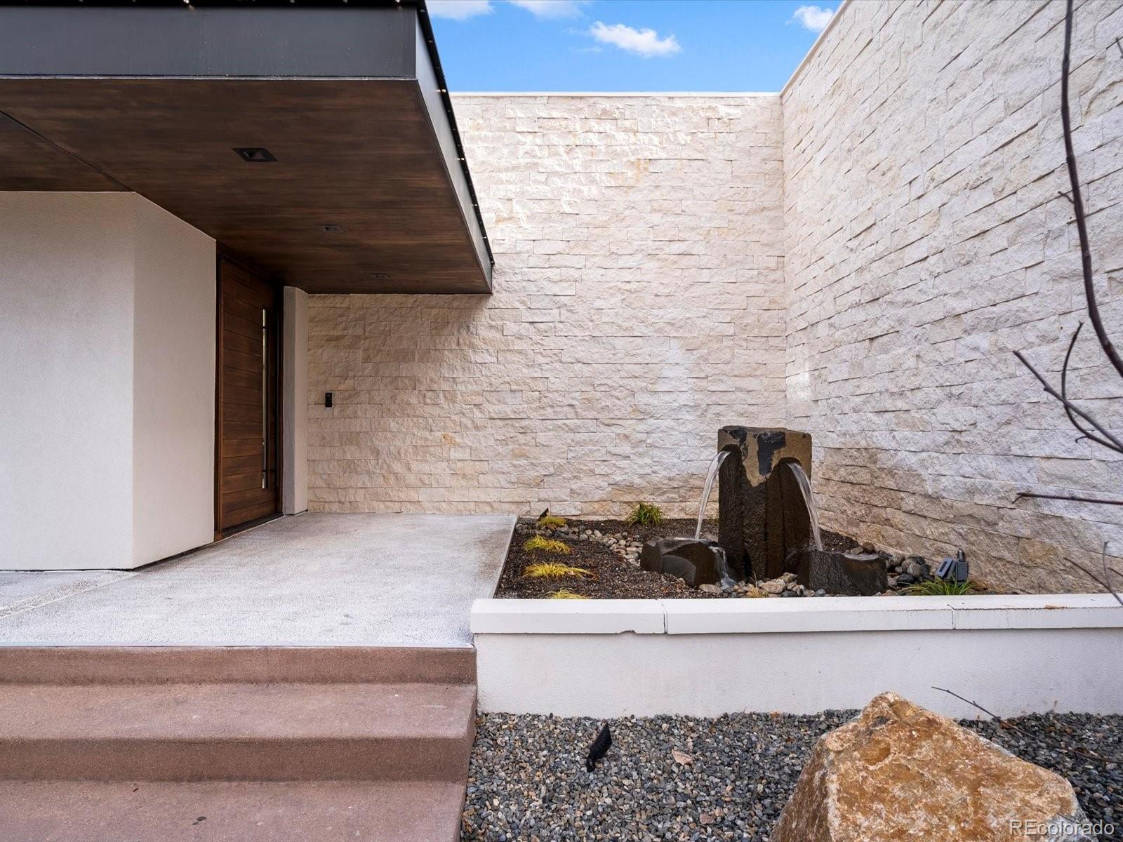 MLS Image #2 for 950 s steele street,denver, Colorado