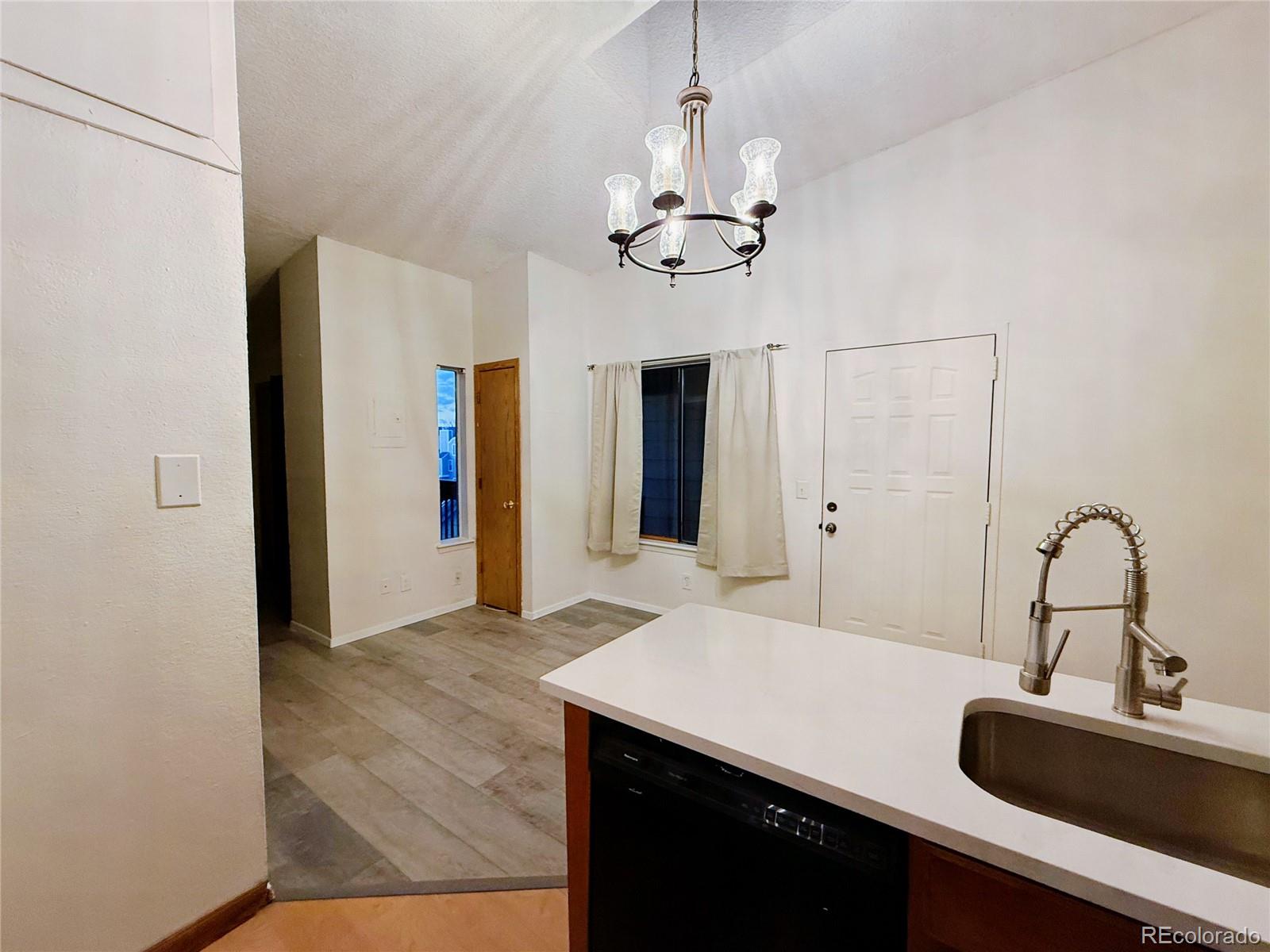 MLS Image #7 for 972 s dearborn way 17,aurora, Colorado