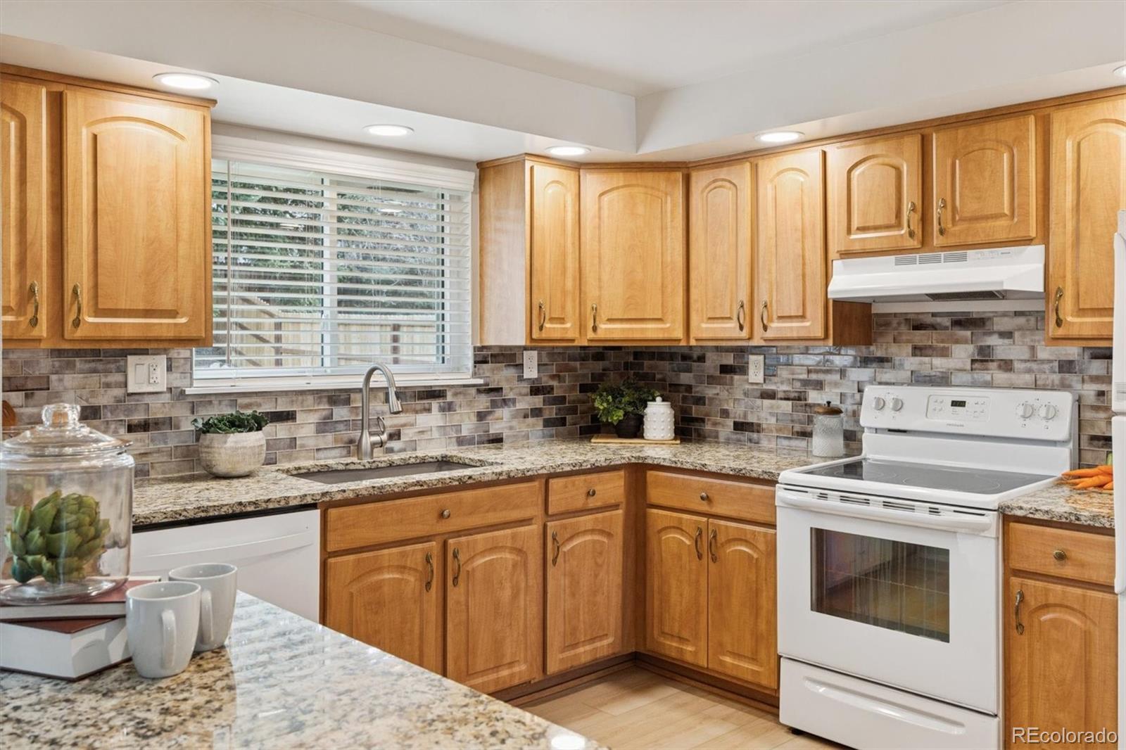 MLS Image #16 for 7116 s dexter street,centennial, Colorado