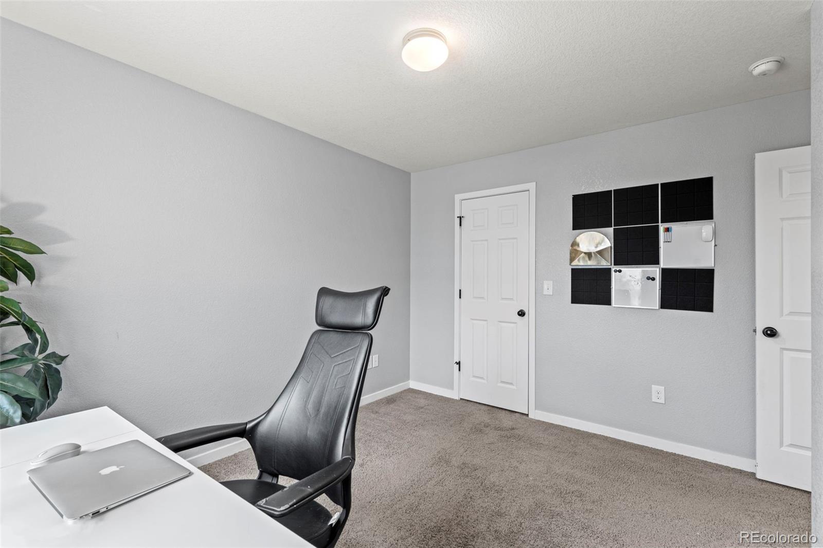 MLS Image #14 for 19051 e 55th avenue,denver, Colorado