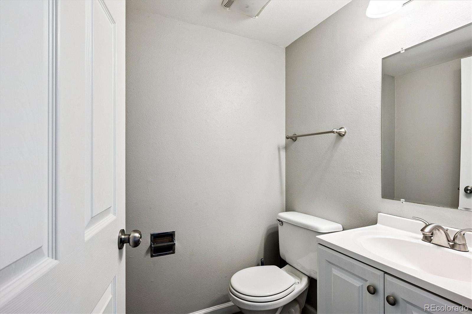 MLS Image #15 for 15067  andrews drive,denver, Colorado