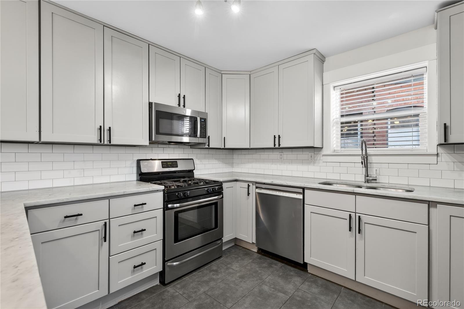 MLS Image #13 for 426 s lincoln street,denver, Colorado
