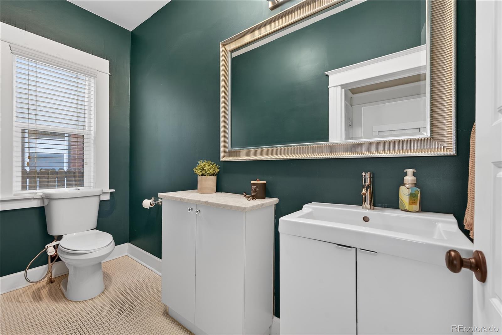 MLS Image #18 for 426 s lincoln street,denver, Colorado