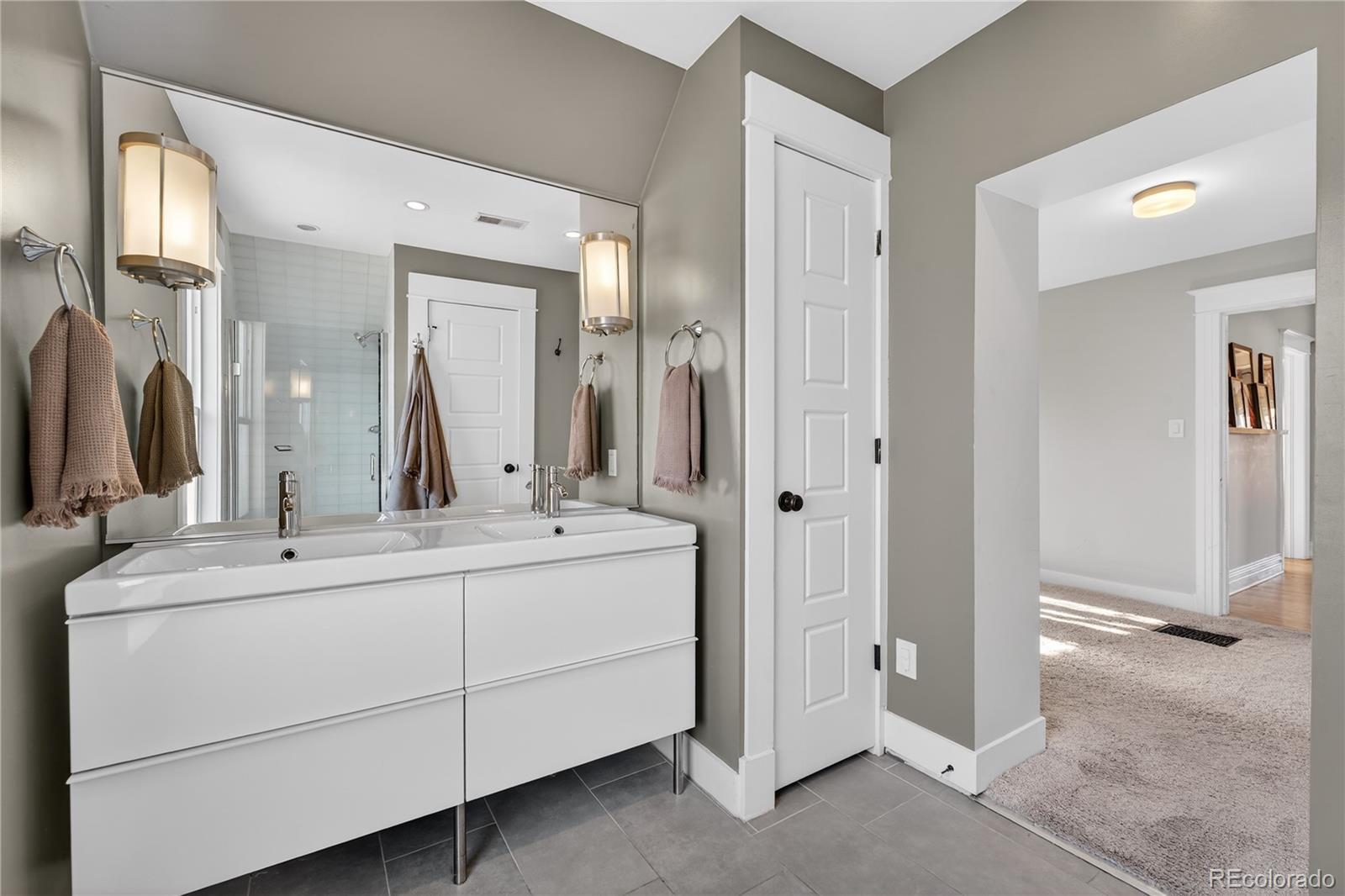 MLS Image #29 for 426 s lincoln street,denver, Colorado