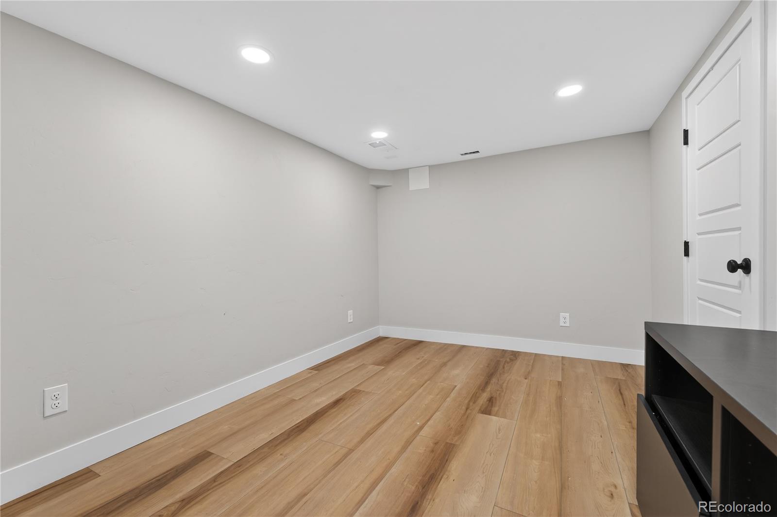 MLS Image #33 for 426 s lincoln street,denver, Colorado