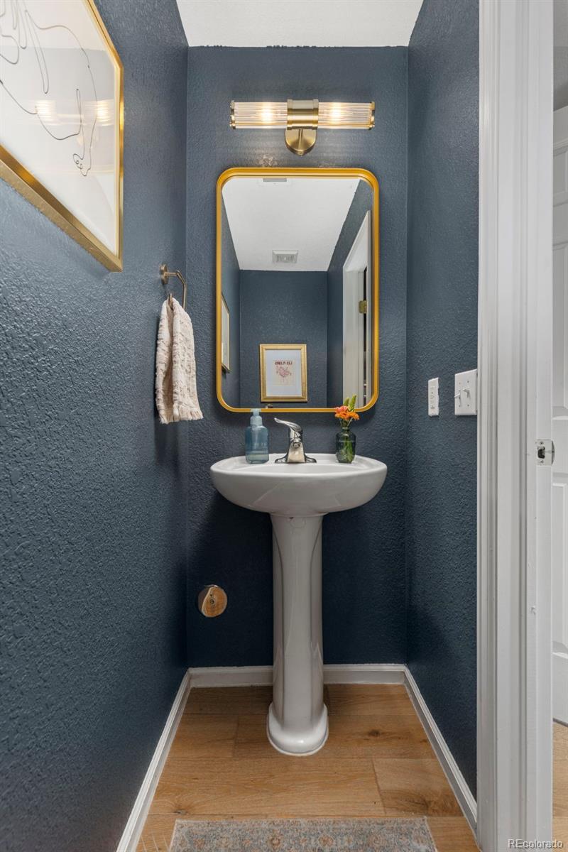 MLS Image #13 for 18869 e 52nd avenue,denver, Colorado