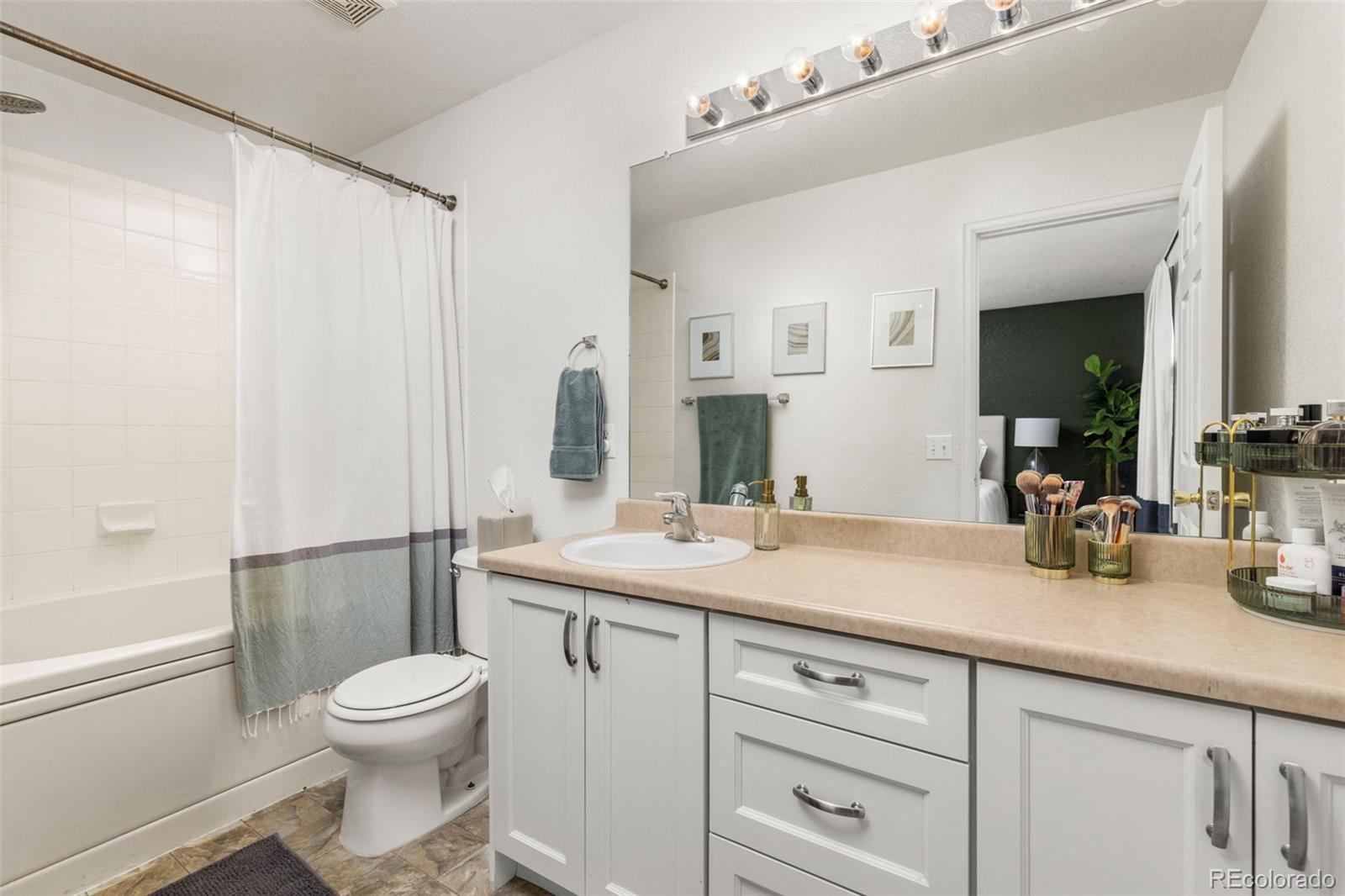 MLS Image #19 for 18869 e 52nd avenue,denver, Colorado