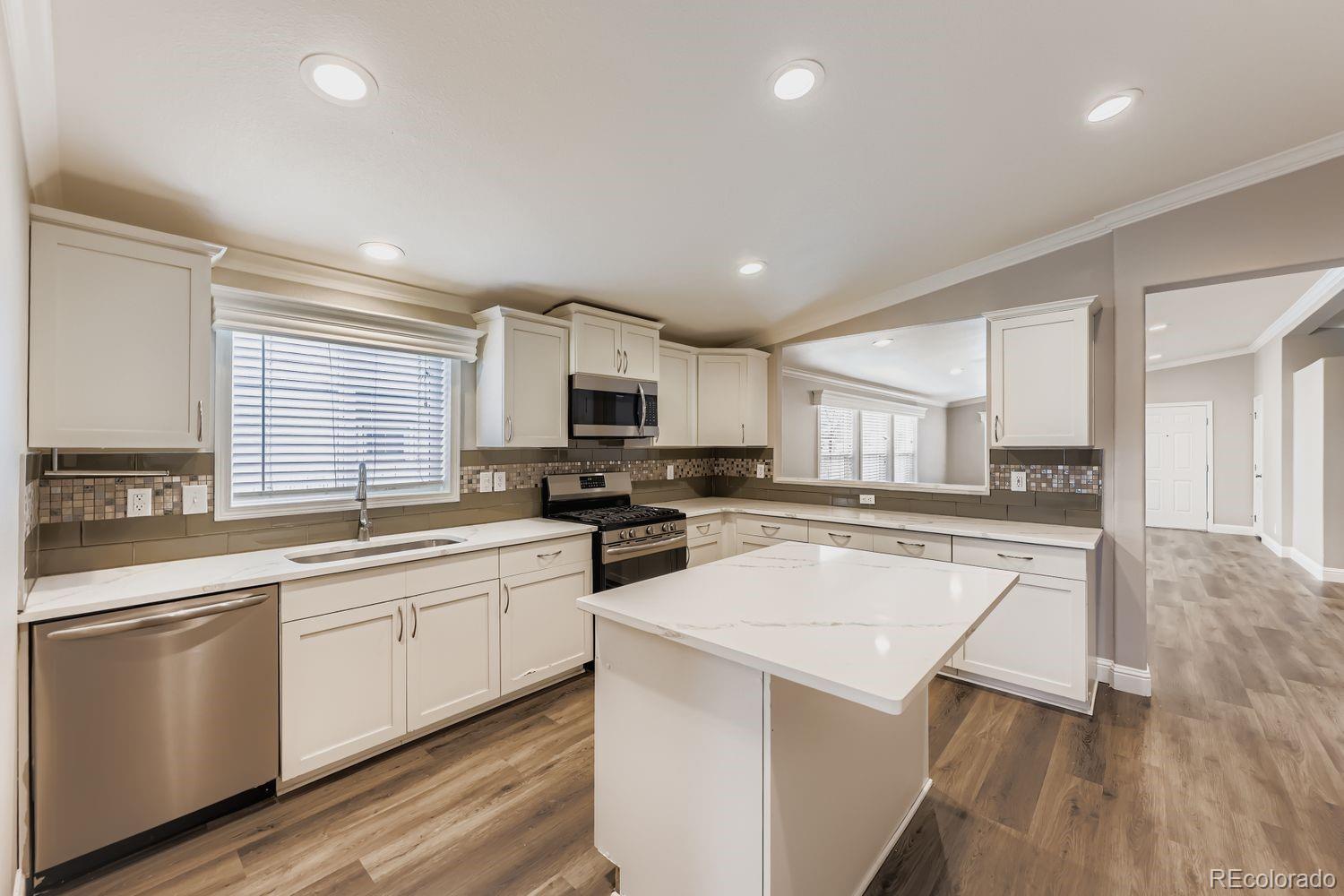 MLS Image #3 for 8048 n jasmine street,dupont, Colorado