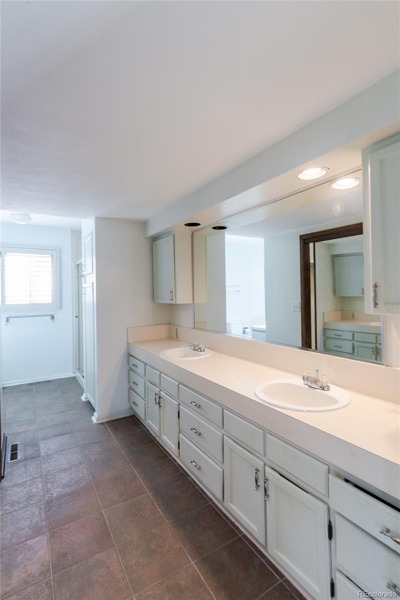 MLS Image #11 for 12280 e vassar drive,aurora, Colorado