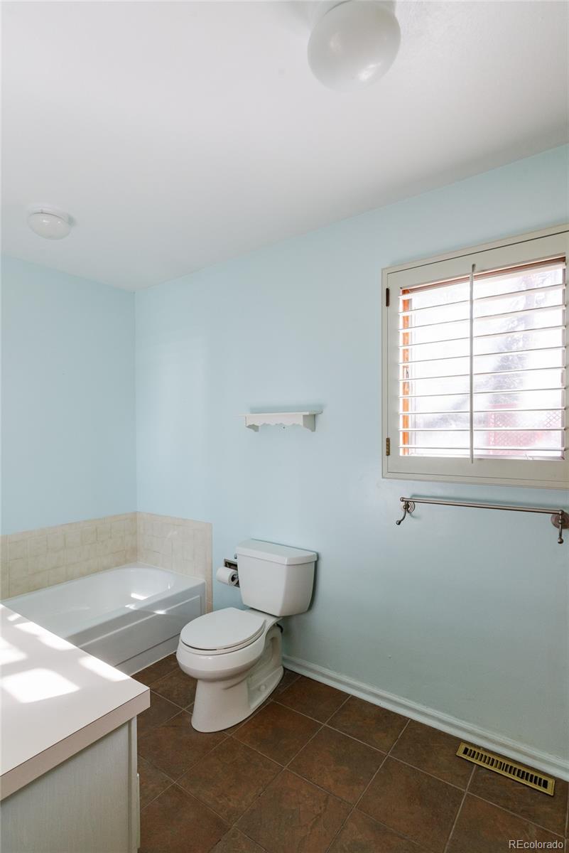 MLS Image #12 for 12280 e vassar drive,aurora, Colorado