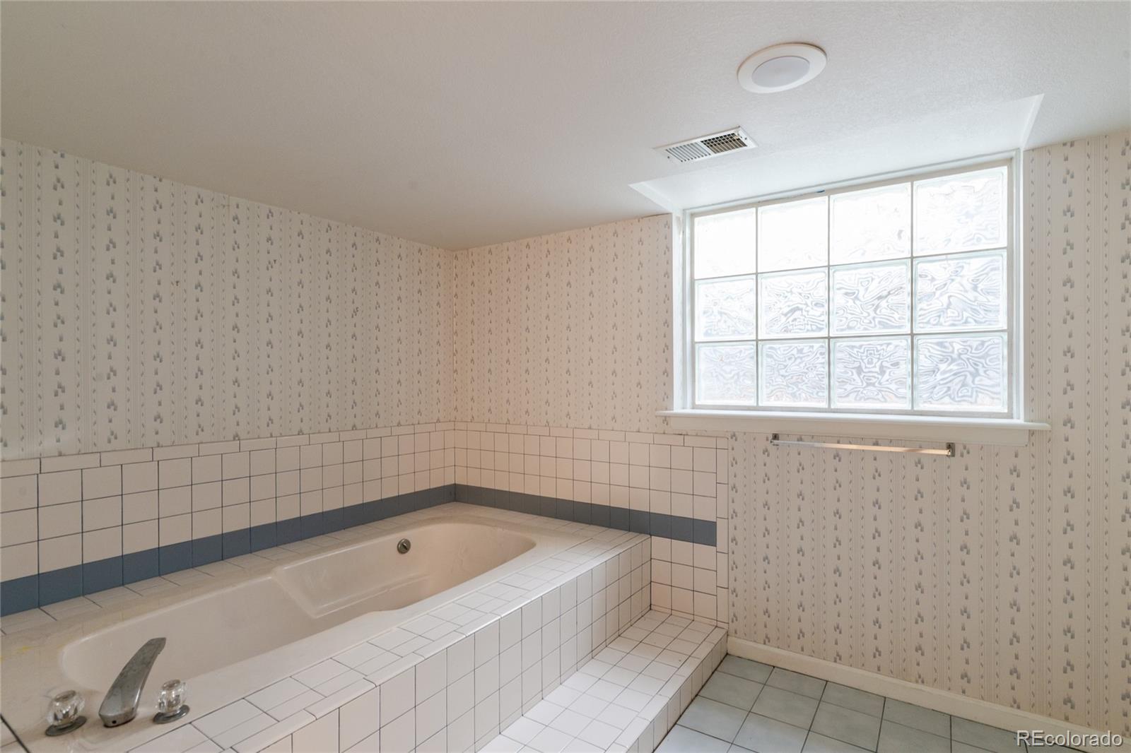 MLS Image #23 for 12280 e vassar drive,aurora, Colorado