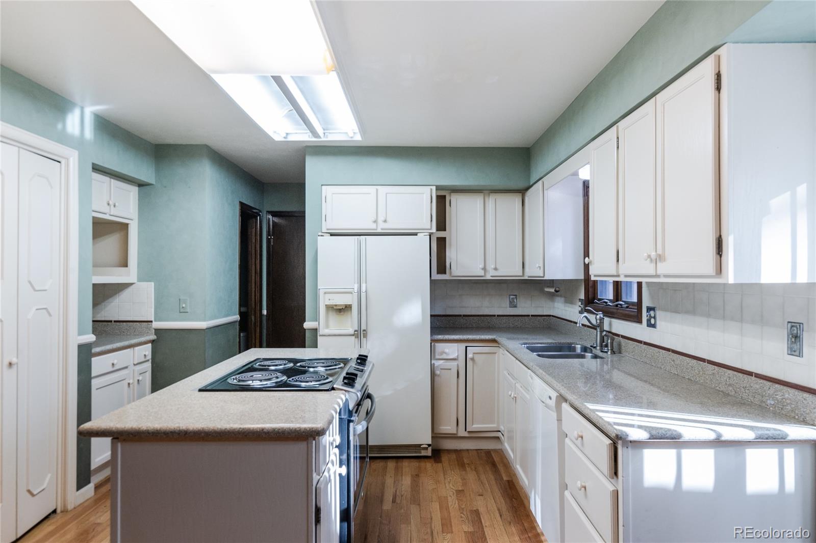 MLS Image #6 for 12280 e vassar drive,aurora, Colorado