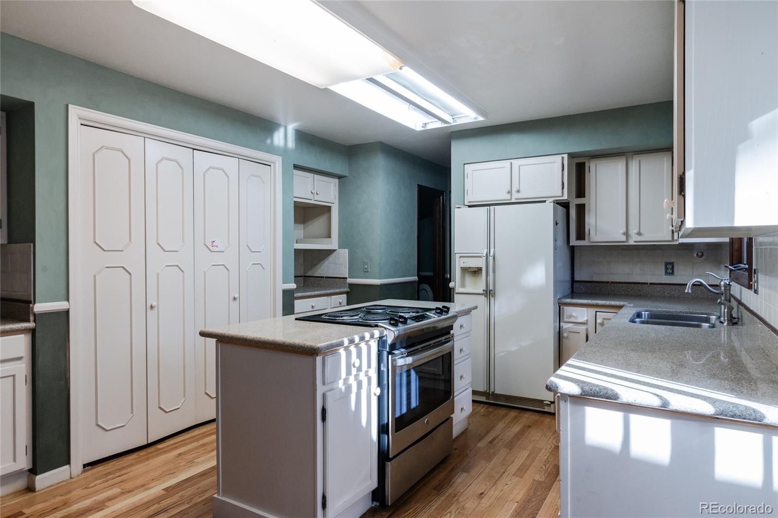 MLS Image #7 for 12280 e vassar drive,aurora, Colorado