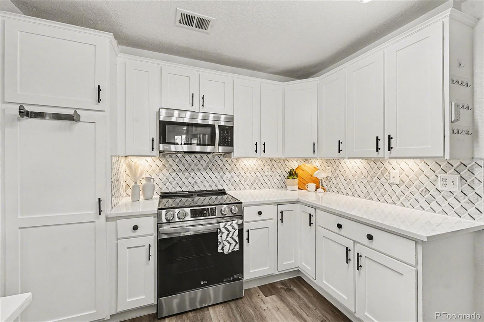 MLS Image #10 for 3900 n jebel street,denver, Colorado