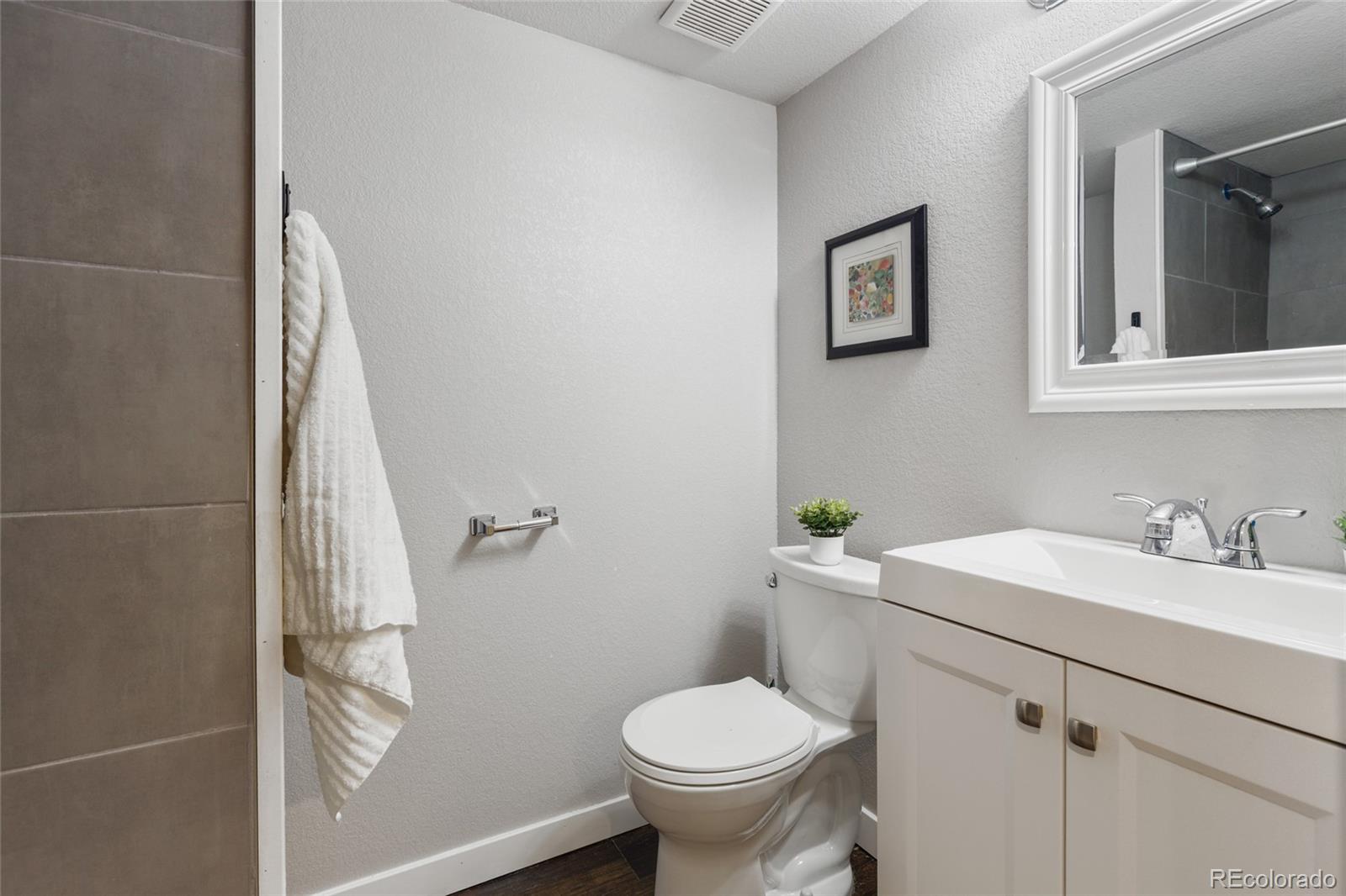 MLS Image #33 for 2217 s cherry street,denver, Colorado