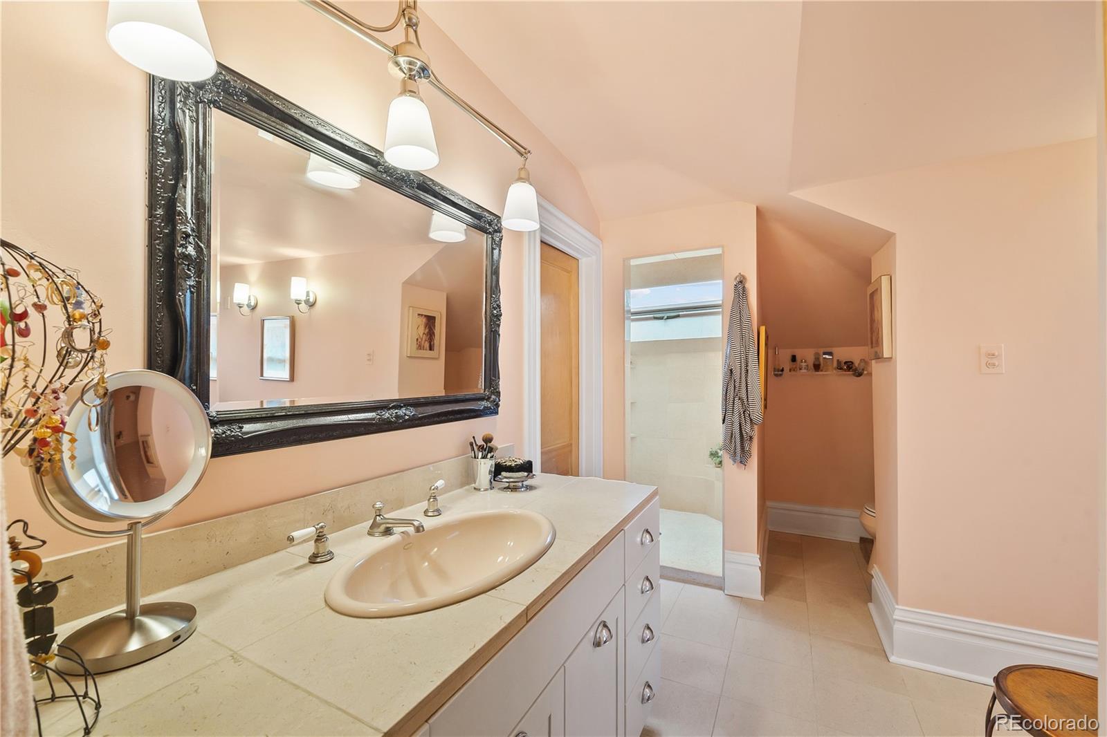 MLS Image #32 for 939 n pearl street c,denver, Colorado