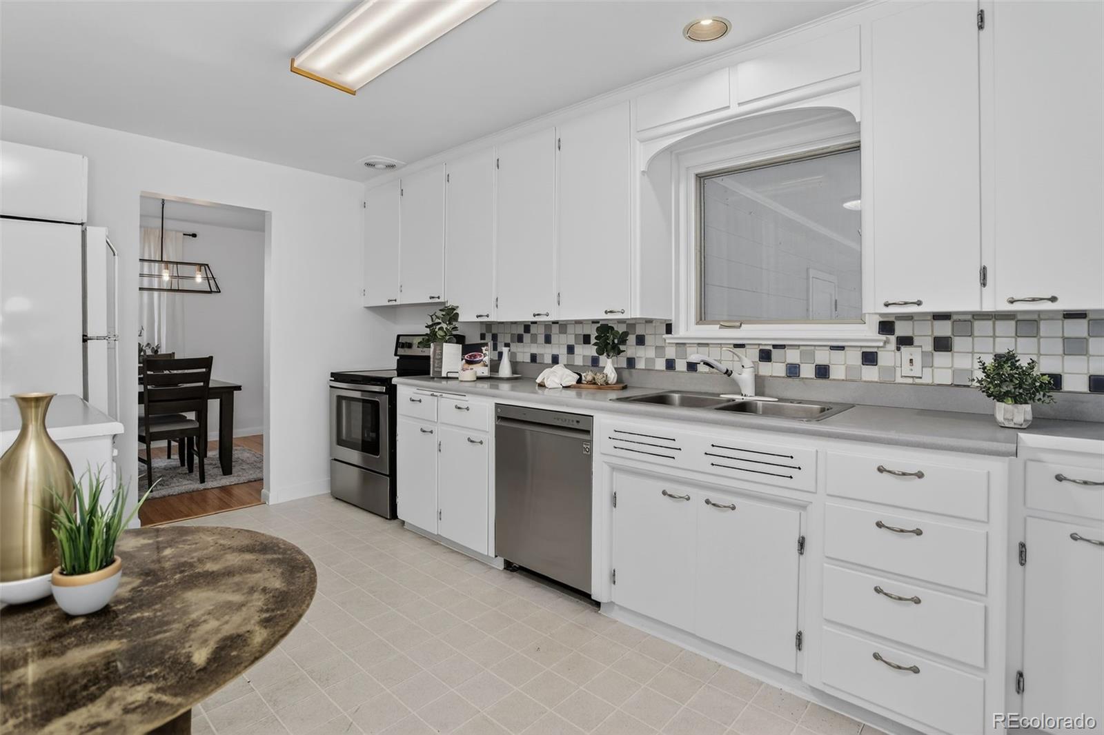 MLS Image #11 for 3000 s madison street,denver, Colorado