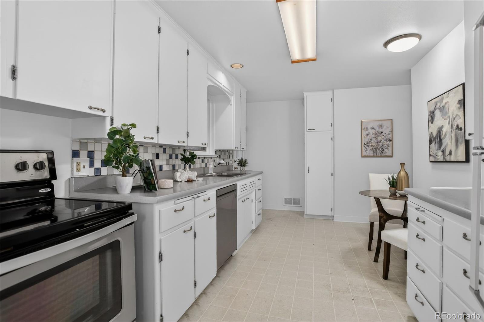 MLS Image #9 for 3000 s madison street,denver, Colorado