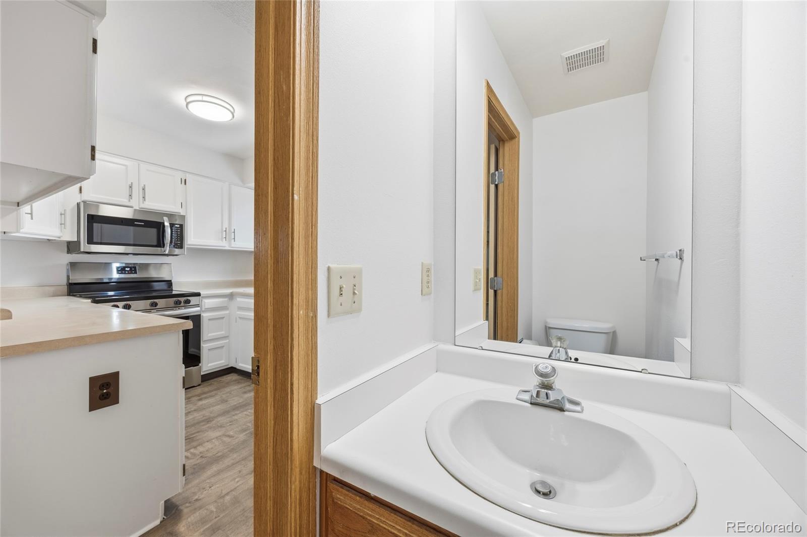 MLS Image #17 for 1811 s quebec way,denver, Colorado
