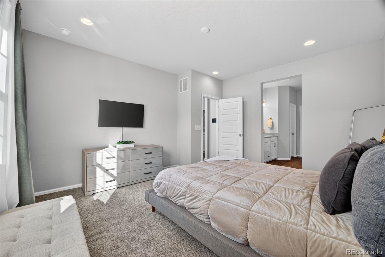 MLS Image #12 for 27200 e davies place,aurora, Colorado