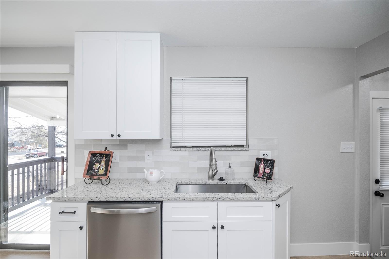MLS Image #10 for 820  drake street,denver, Colorado