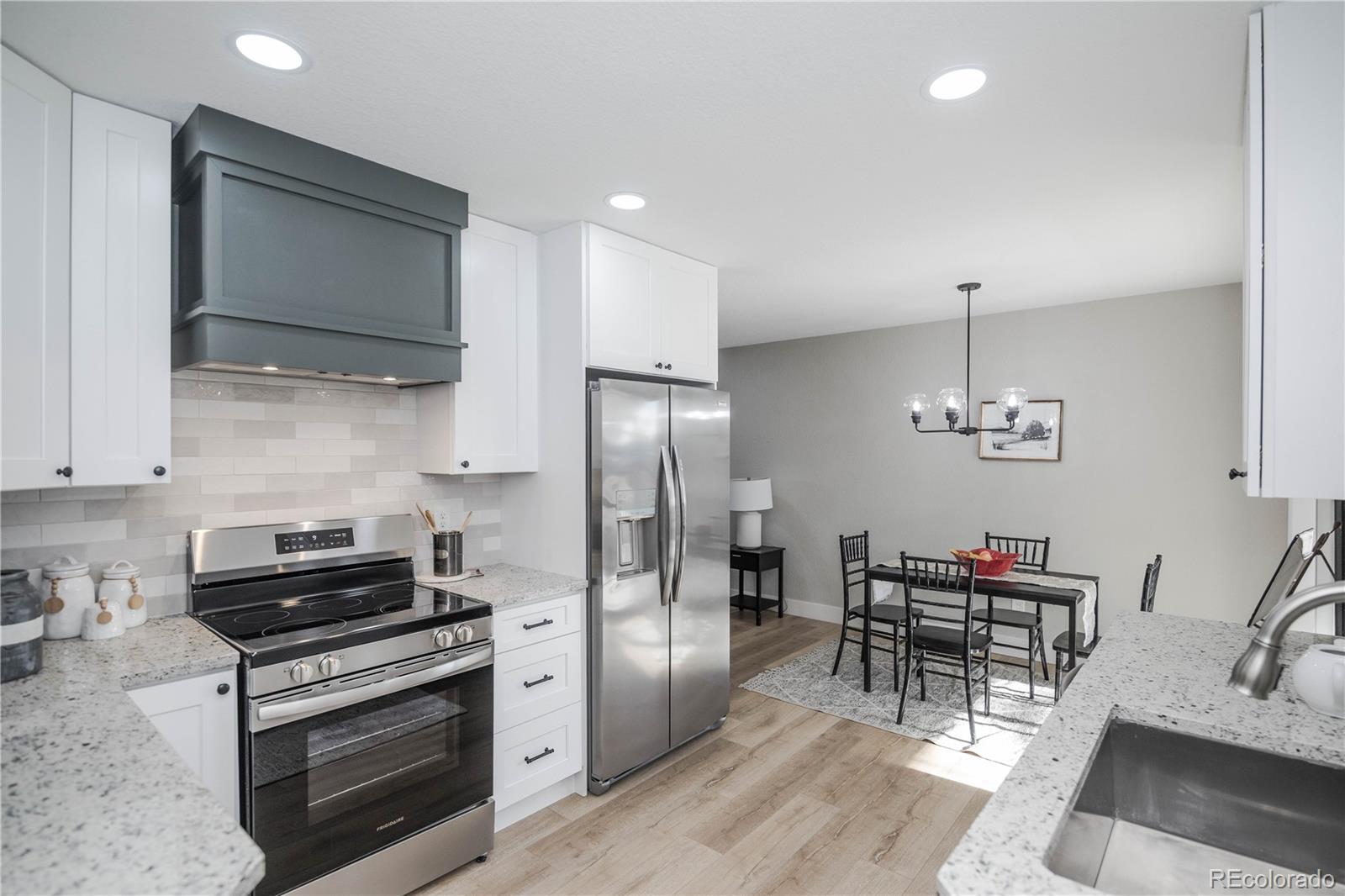 MLS Image #11 for 820  drake street,denver, Colorado