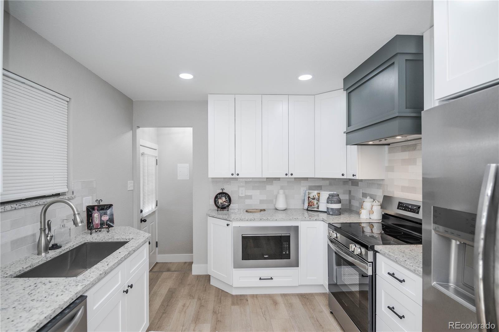 MLS Image #8 for 820  drake street,denver, Colorado