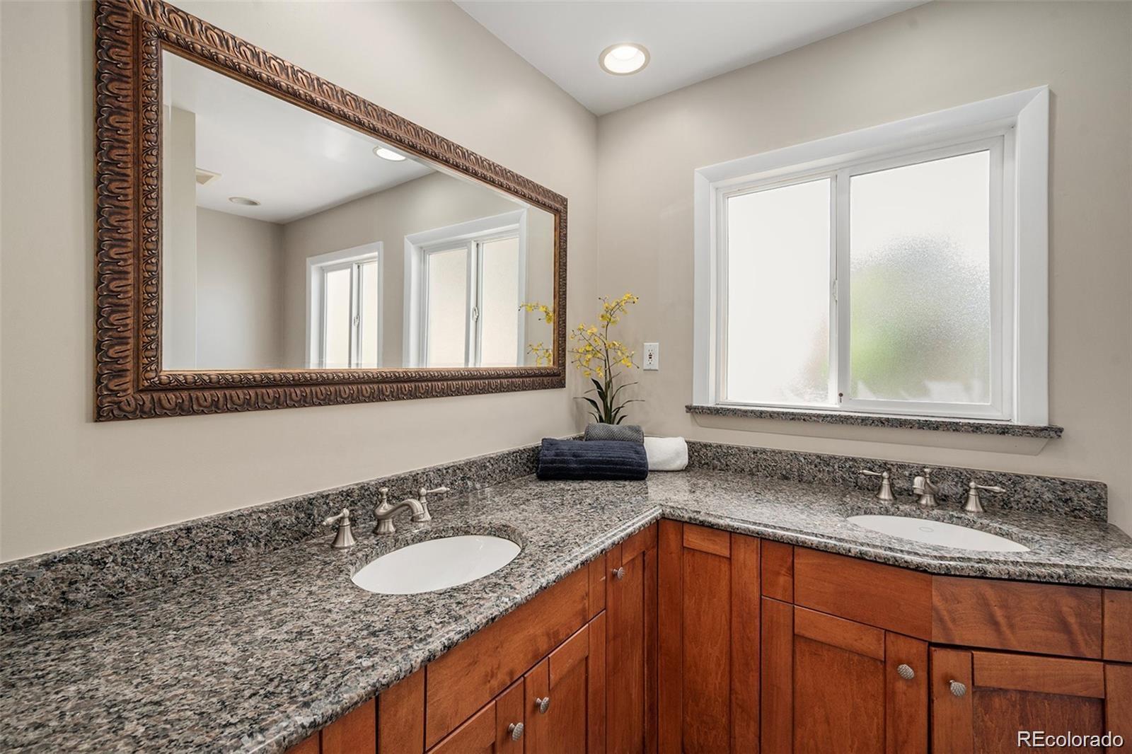 MLS Image #11 for 2609 s dahlia street,denver, Colorado